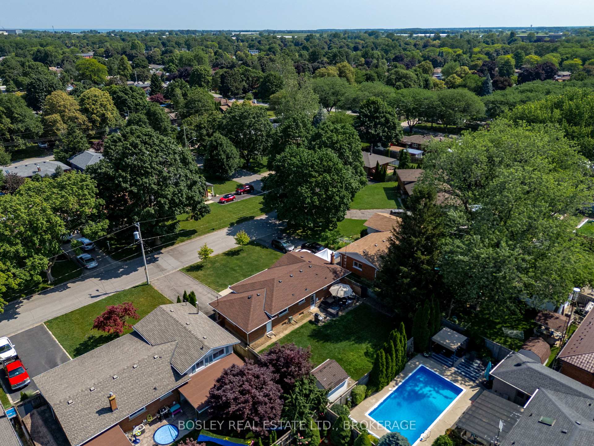 Photo 32 of 60 Royal Manor Drive, St. Catharines, Carlton/Bunting — HOMEH