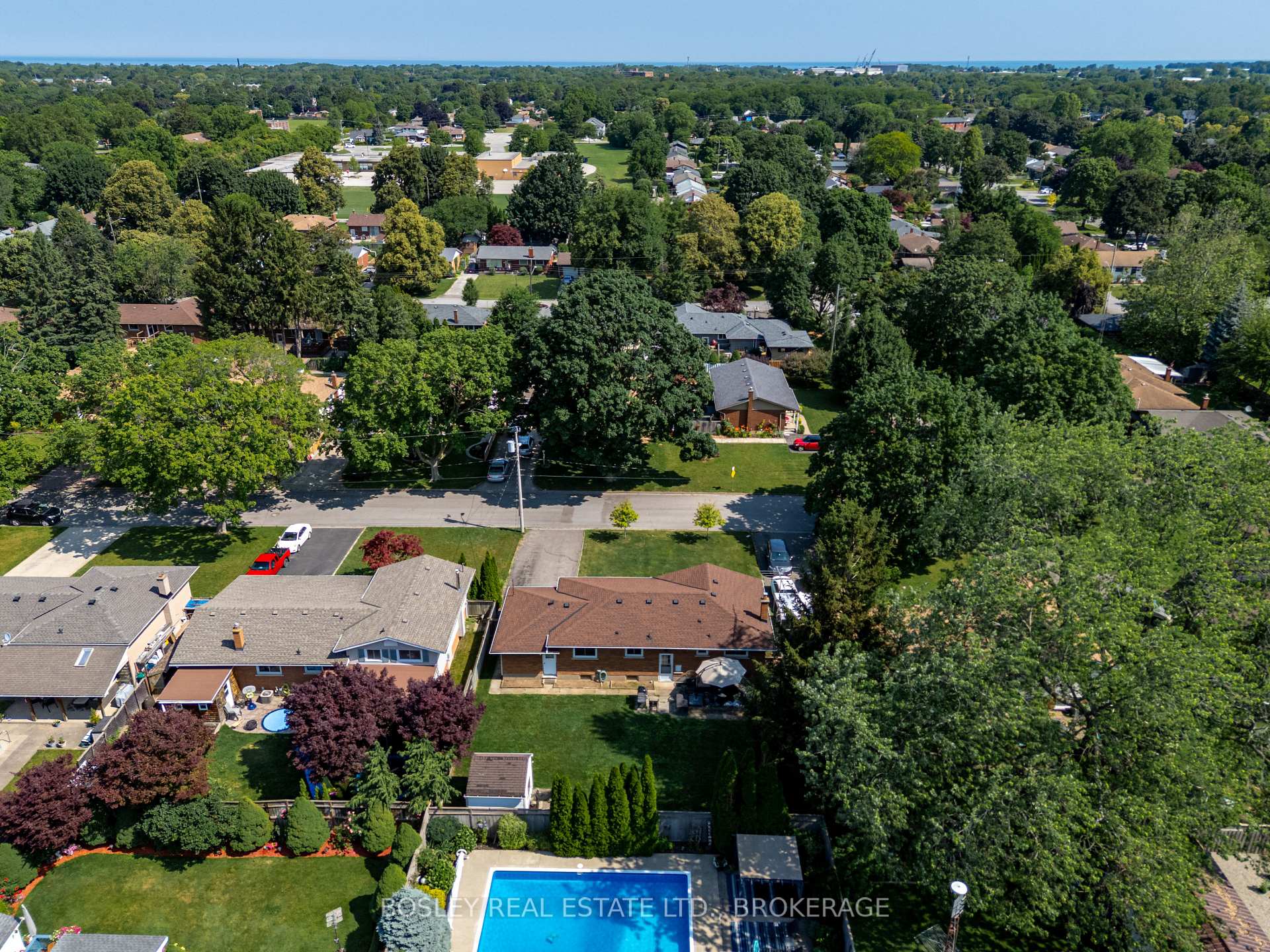 Photo 33 of 60 Royal Manor Drive, St. Catharines, Carlton/Bunting — HOMEH