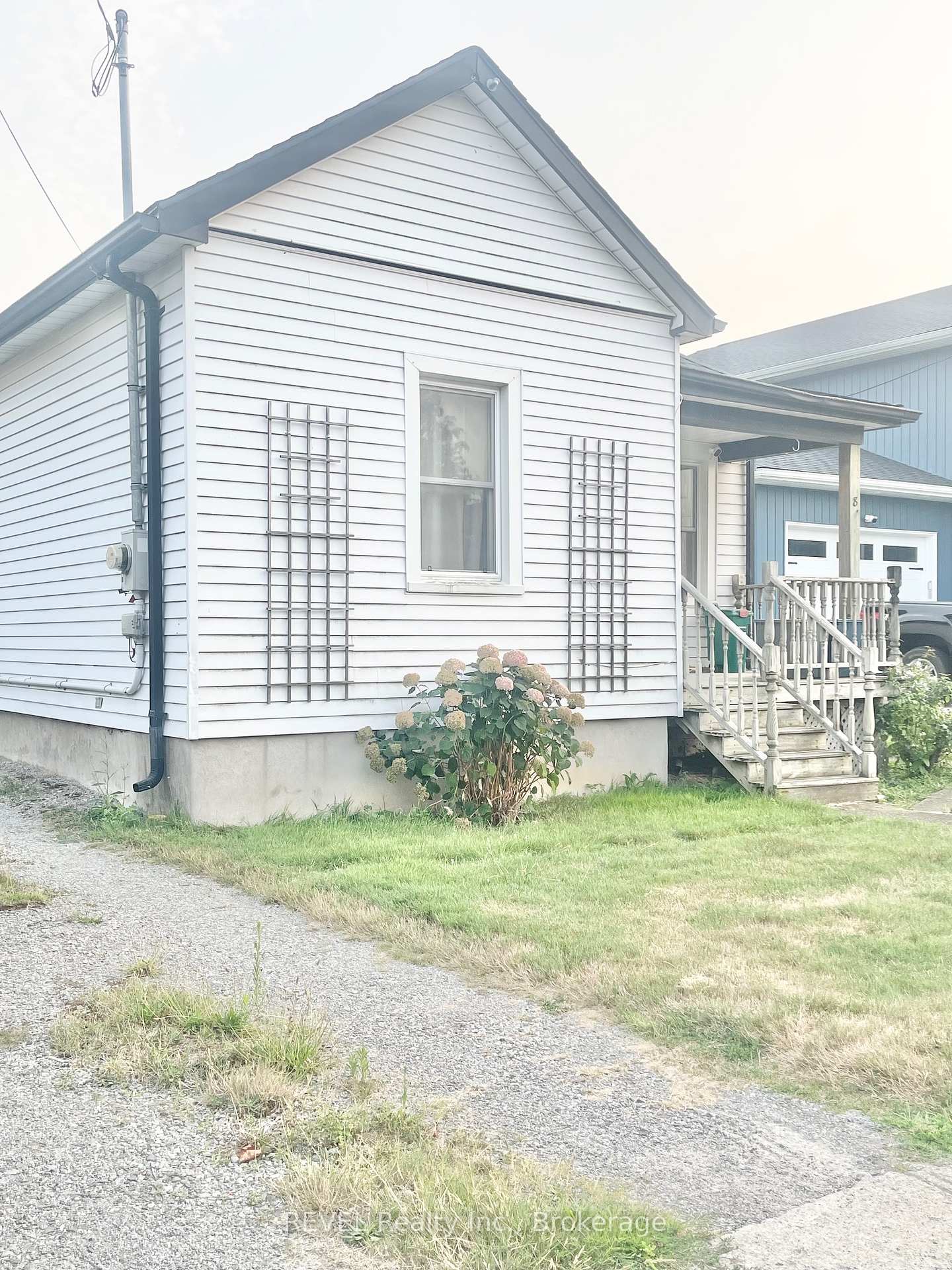 Photo 2 of 8 Monck Street, St. Catharines, Western Hill — HOMEH
