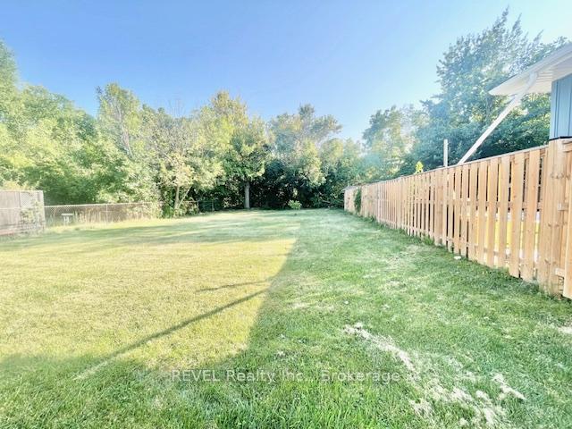 Photo 3 of 8 Monck Street, St. Catharines, Western Hill — HOMEH