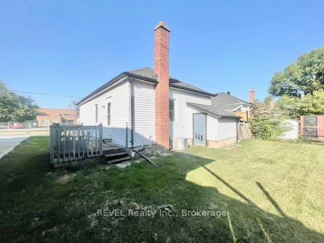 Photo 4 of 8 Monck Street, St. Catharines, Western Hill — HOMEH