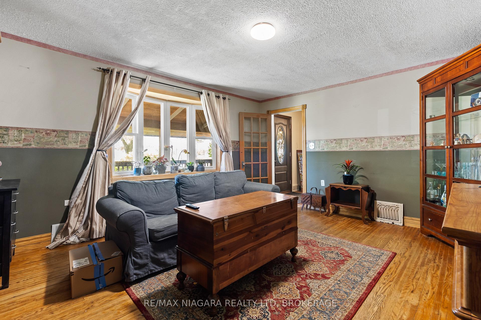 Photo 5 of 39 Seymour Avenue, St. Catharines, Secord Woods — HOMEH