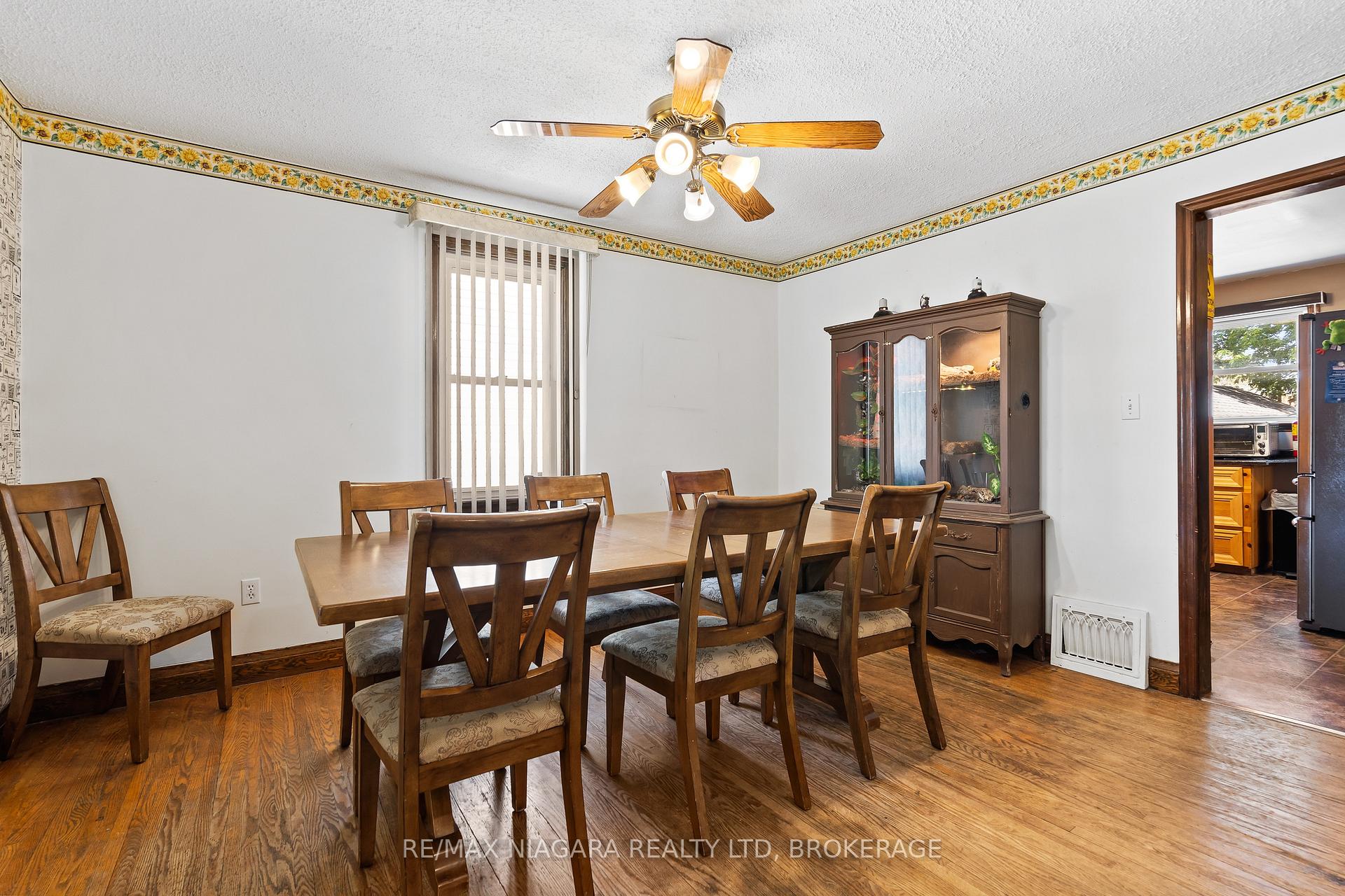 Photo 6 of 39 Seymour Avenue, St. Catharines, Secord Woods — HOMEH
