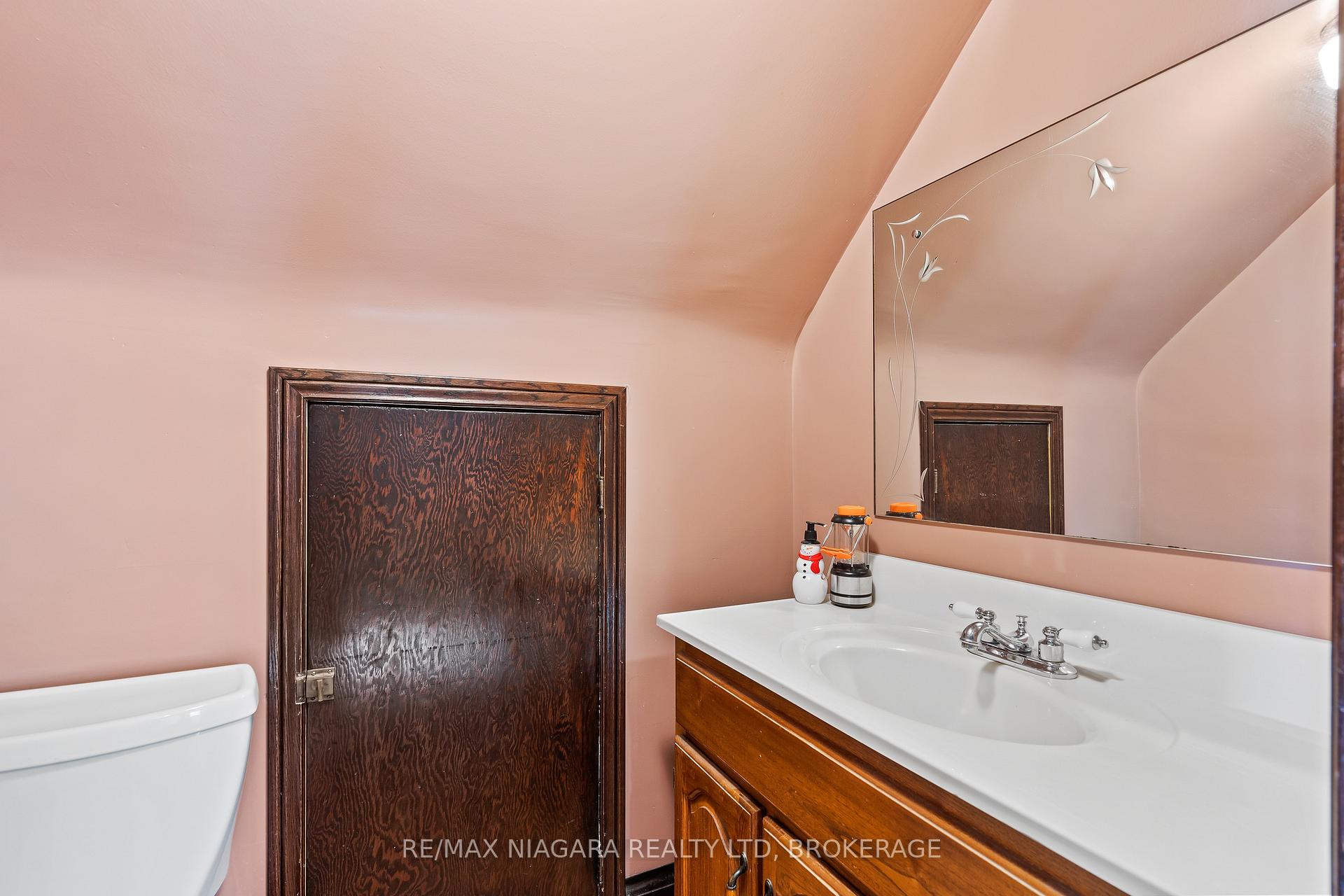 Photo 14 of 39 Seymour Avenue, St. Catharines, Secord Woods — HOMEH