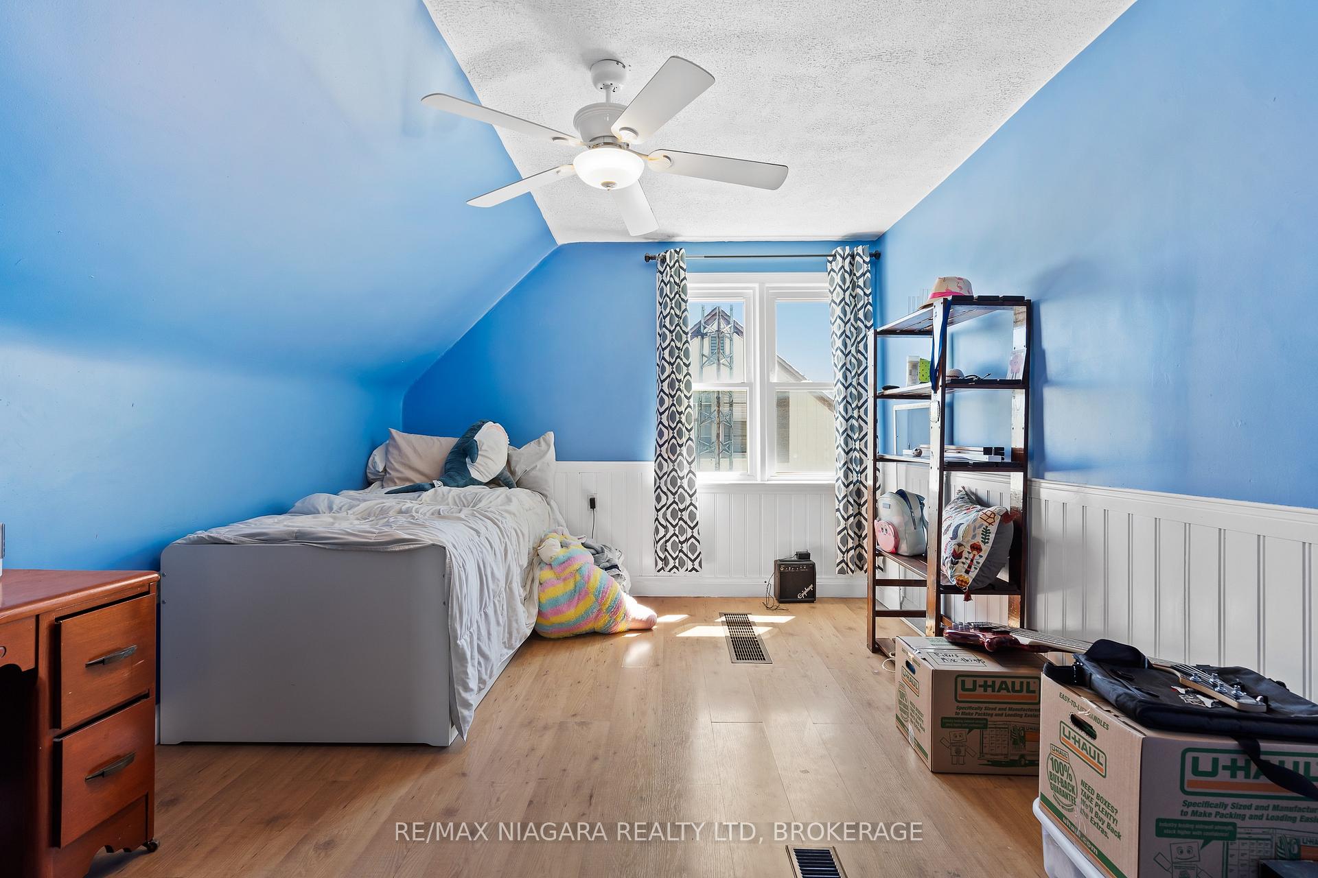 Photo 15 of 39 Seymour Avenue, St. Catharines, Secord Woods — HOMEH