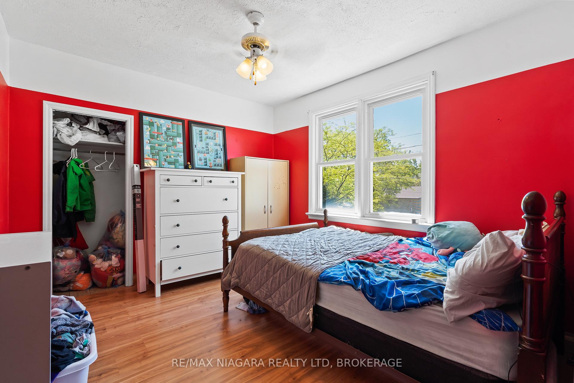 Photo 16 of 39 Seymour Avenue, St. Catharines, Secord Woods — HOMEH