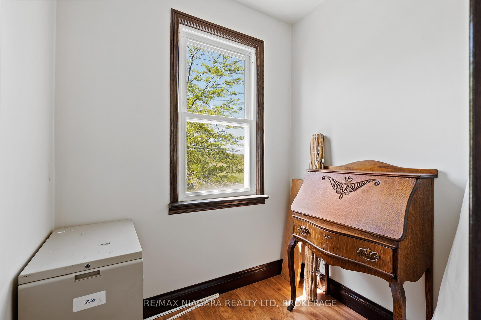 Photo 17 of 39 Seymour Avenue, St. Catharines, Secord Woods — HOMEH