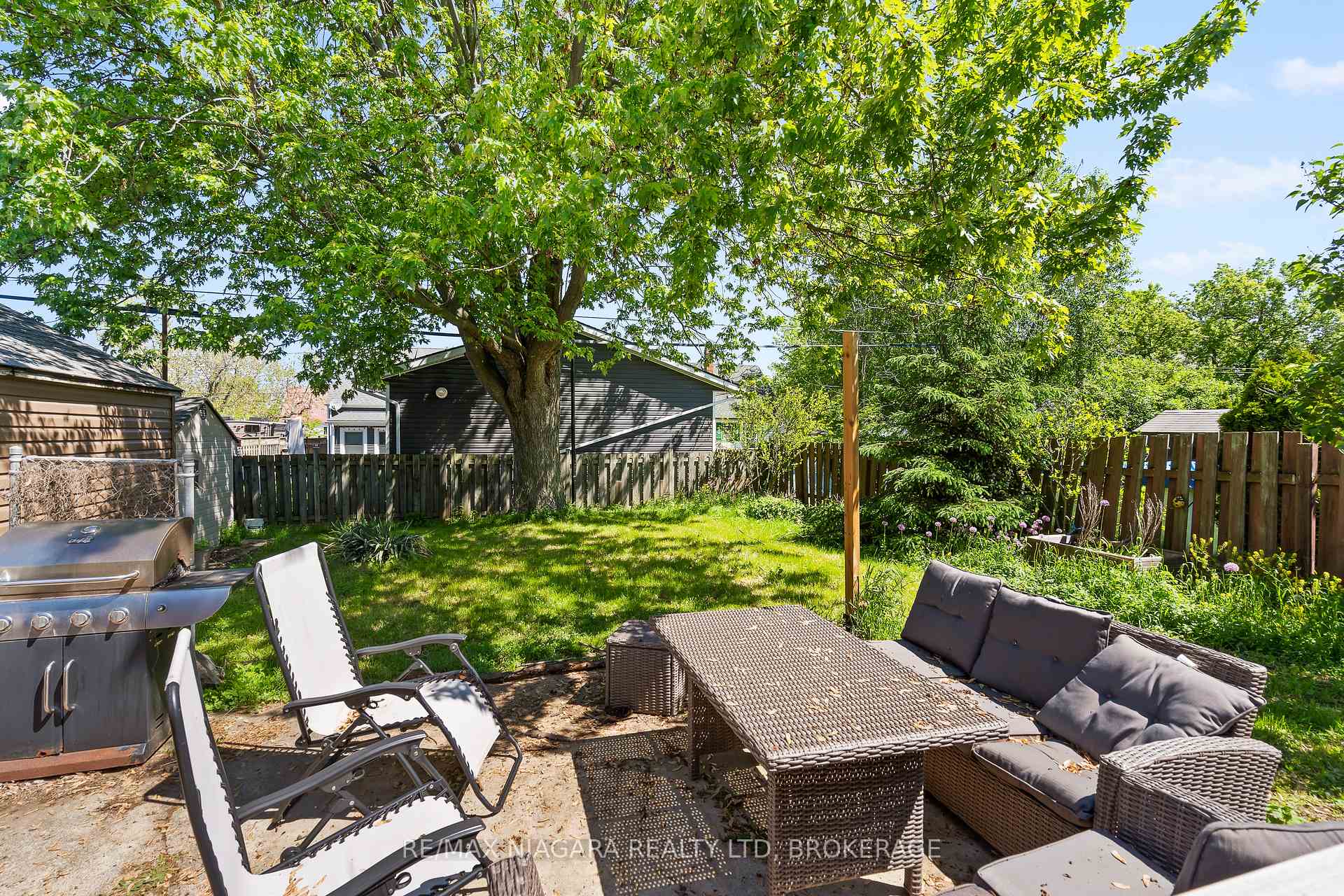Photo 23 of 39 Seymour Avenue, St. Catharines, Secord Woods — HOMEH