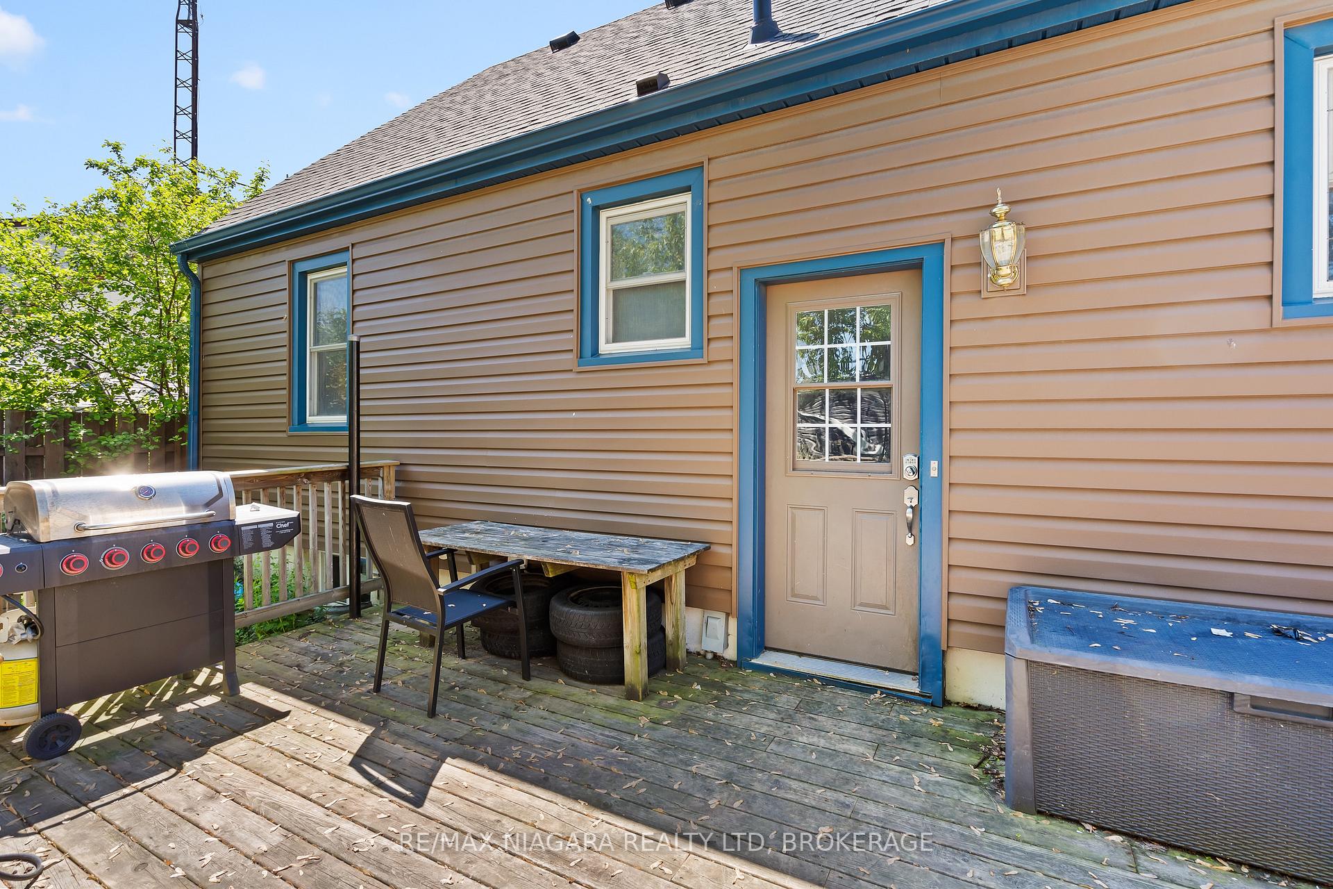Photo 24 of 39 Seymour Avenue, St. Catharines, Secord Woods — HOMEH
