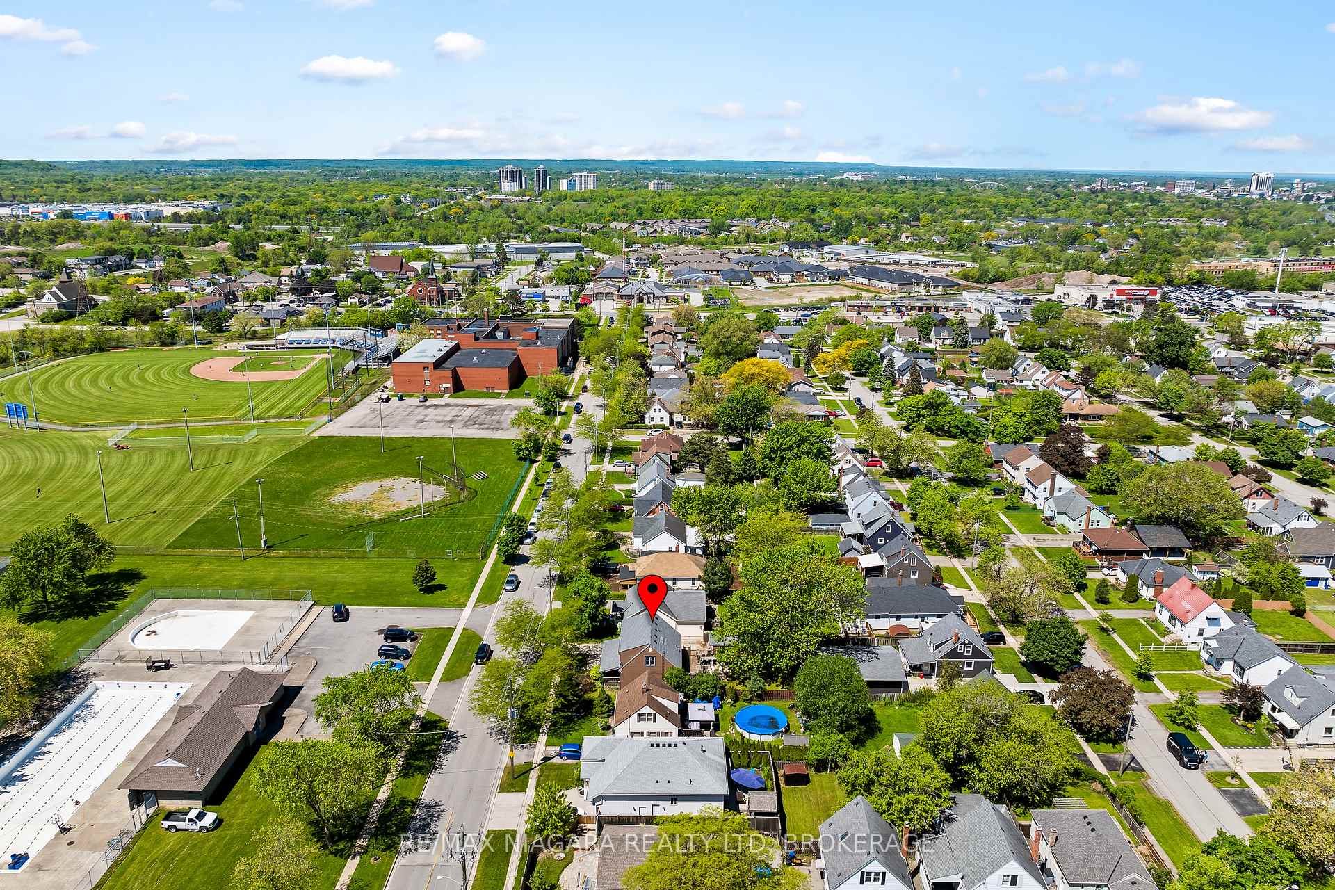 Photo 33 of 39 Seymour Avenue, St. Catharines, Secord Woods — HOMEH