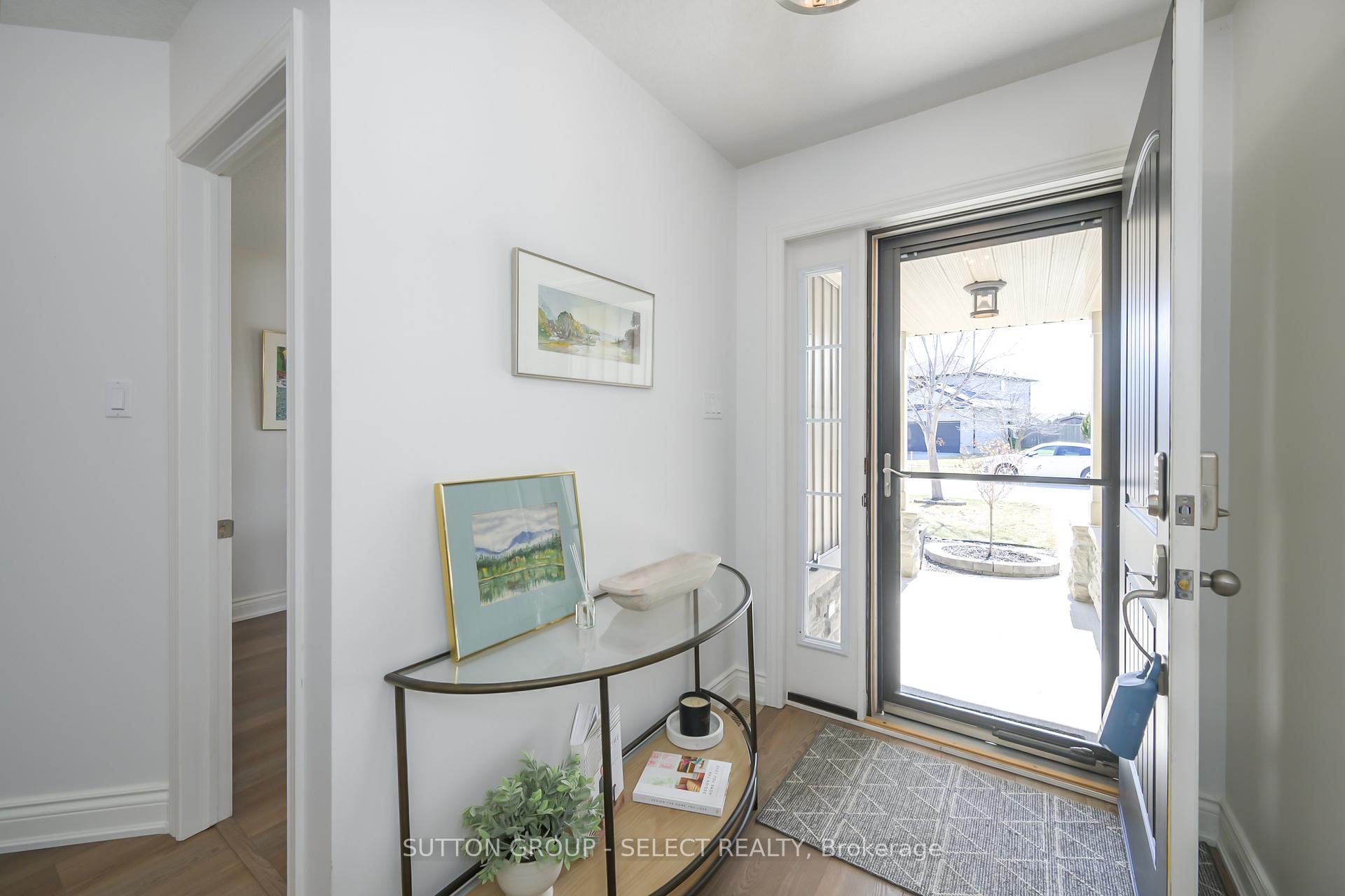 Photo 2 of 29 Ambleside Drive, St. Thomas — HOMEH