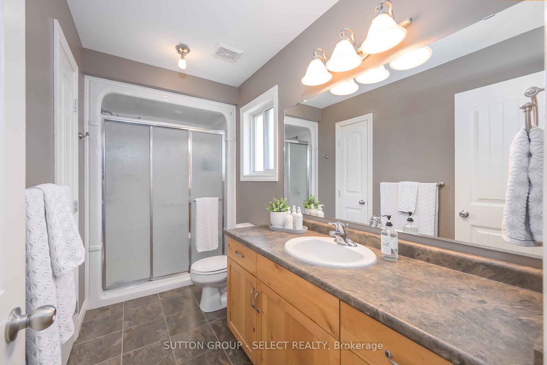 Photo 15 of 29 Ambleside Drive, St. Thomas — HOMEH