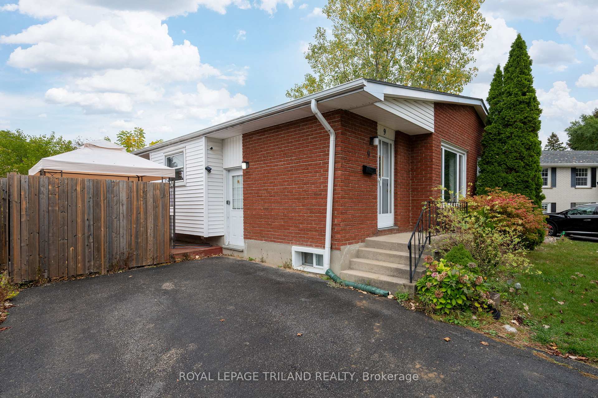 Photo 2 of 9 Johnson Place, St. Thomas — HOMEH