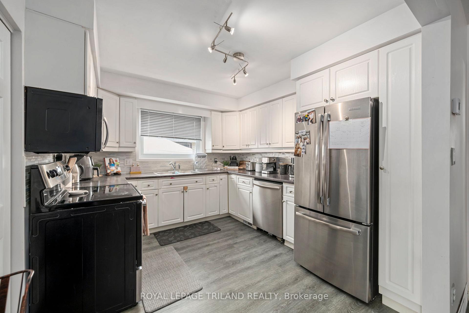 Photo 8 of 9 Johnson Place, St. Thomas — HOMEH