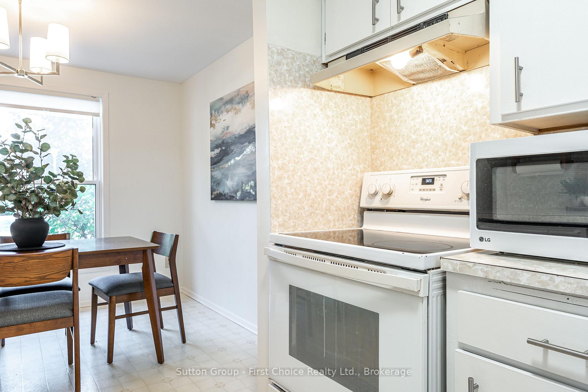 Photo 12 of 90 Patricia Road, Stratford — HOMEH