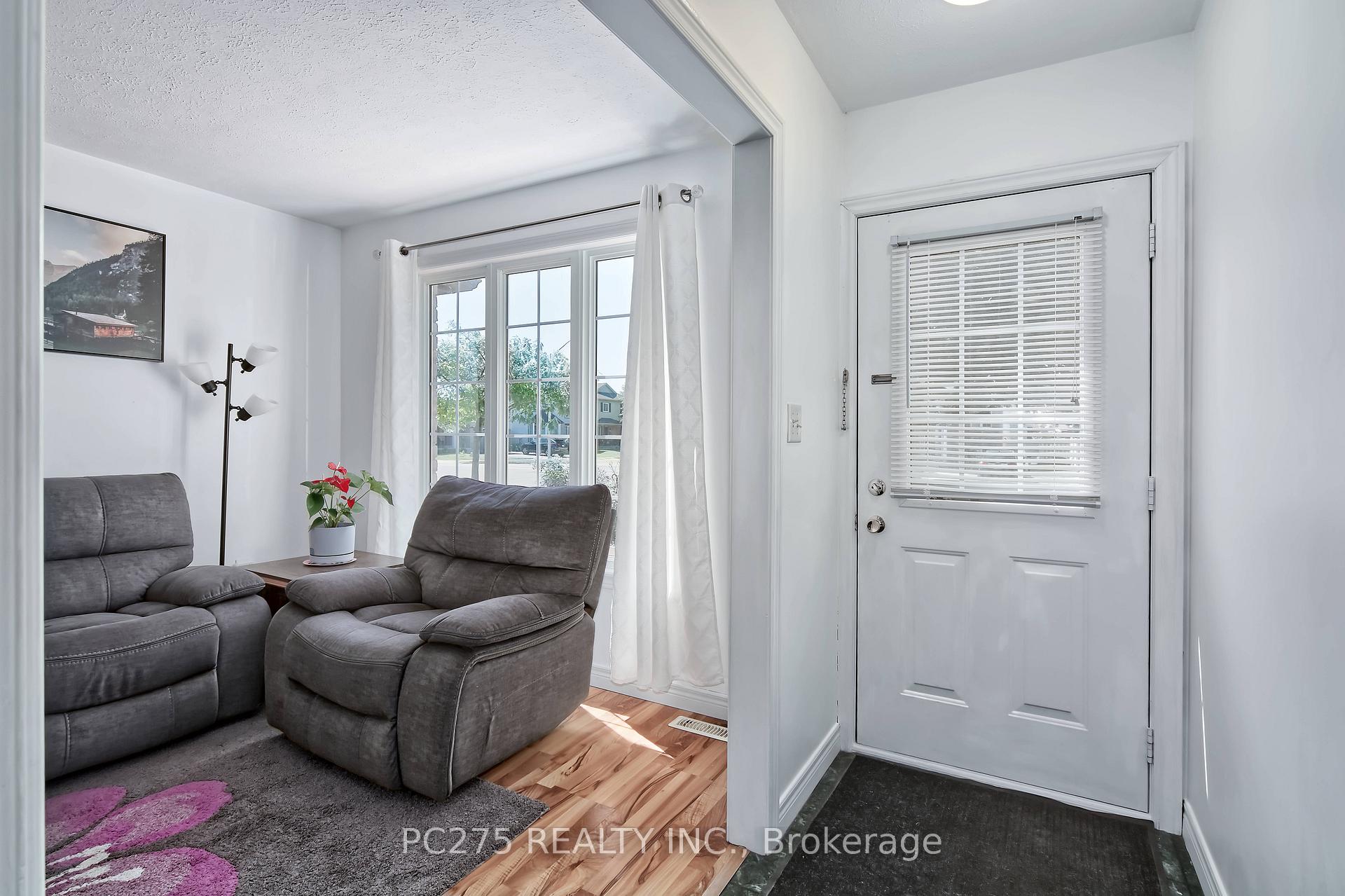 Photo 6 of 402 Chestnut Street, St. Thomas — HOMEH
