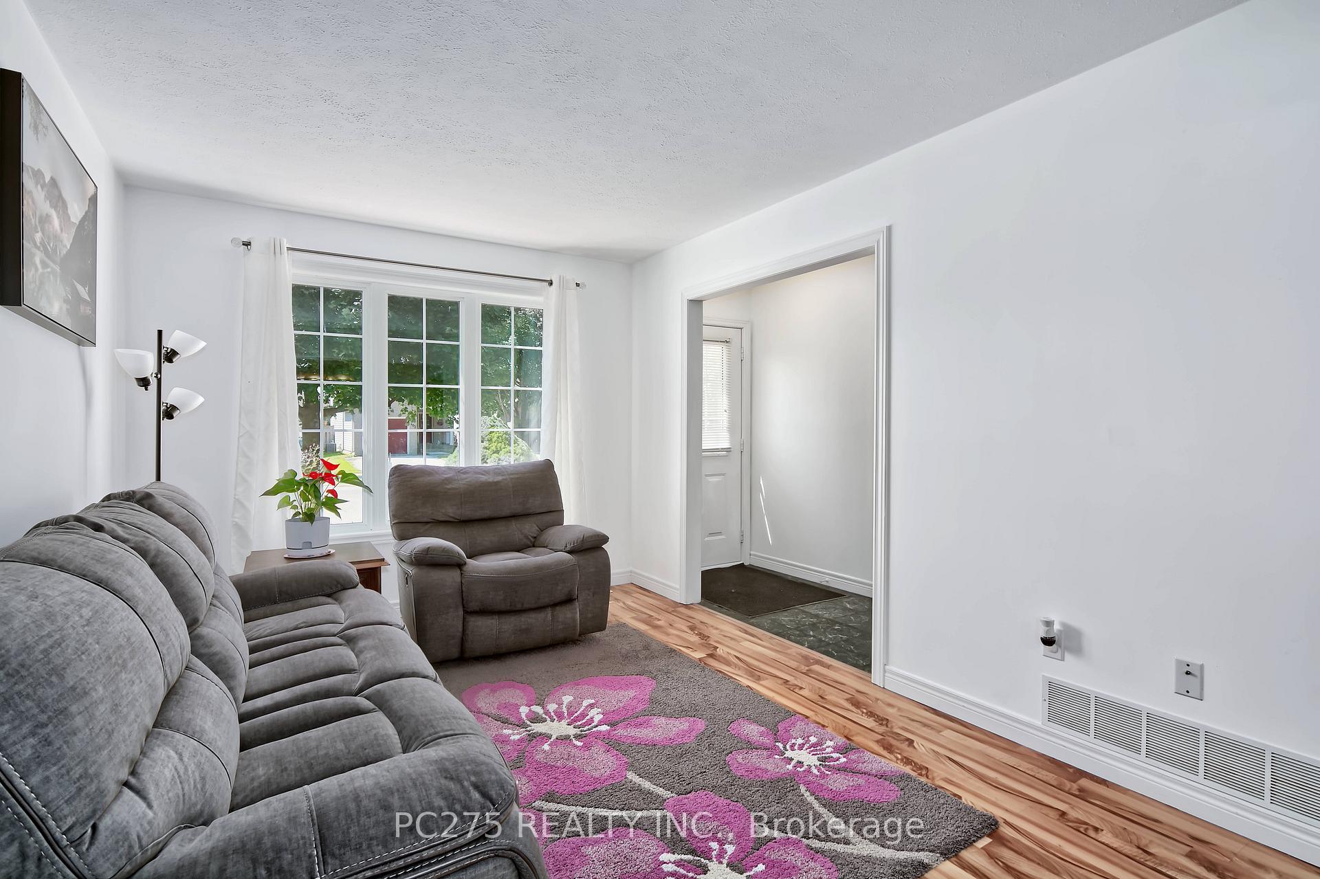 Photo 9 of 402 Chestnut Street, St. Thomas — HOMEH
