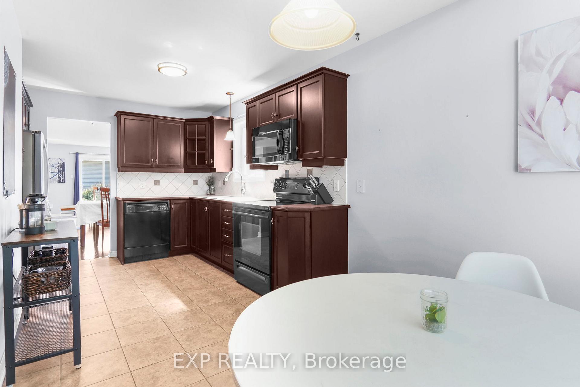 Photo 4 of 114 Echowoods Avenue, Ottawa, Stittsville (North) — HOMEH