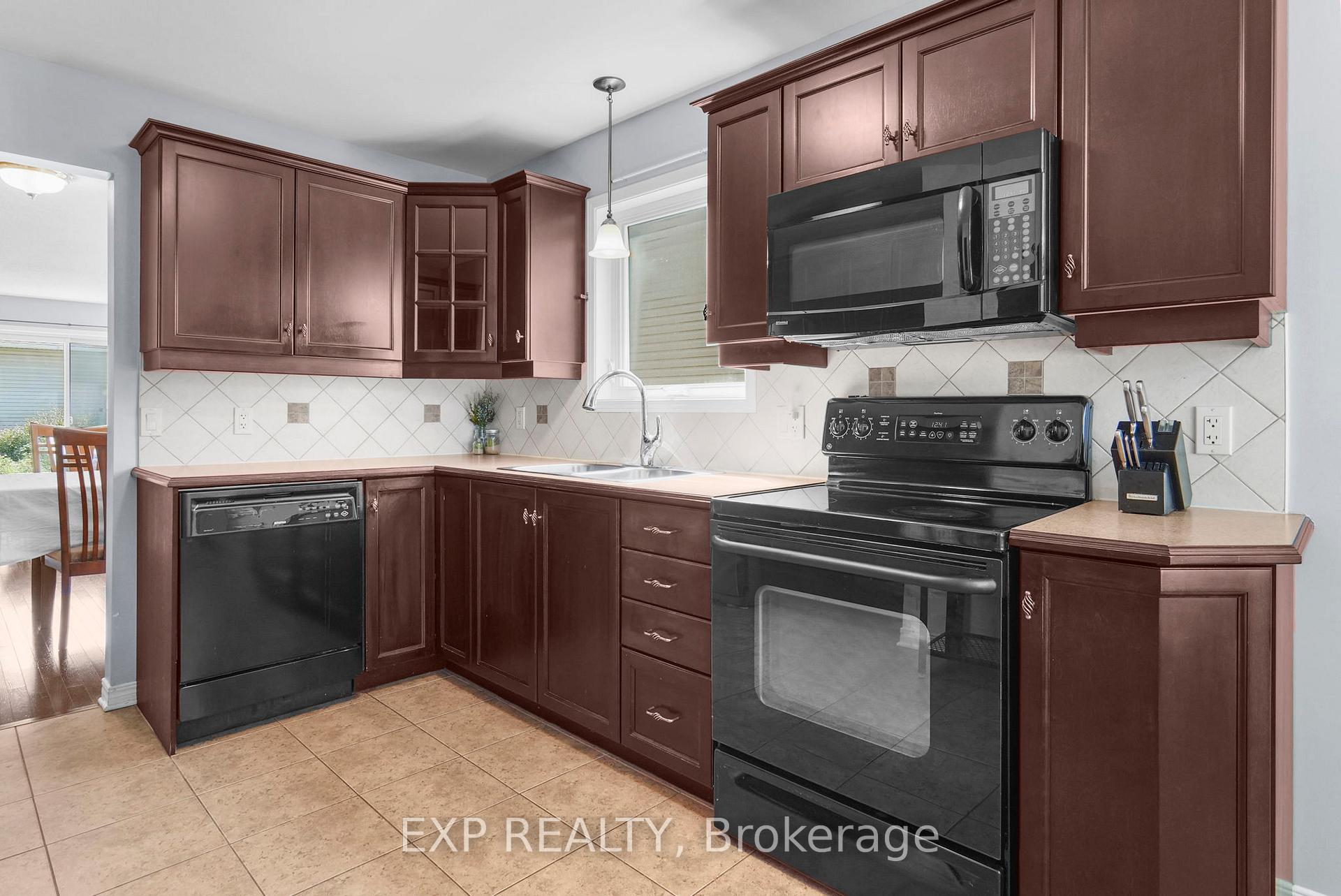 Photo 5 of 114 Echowoods Avenue, Ottawa, Stittsville (North) — HOMEH