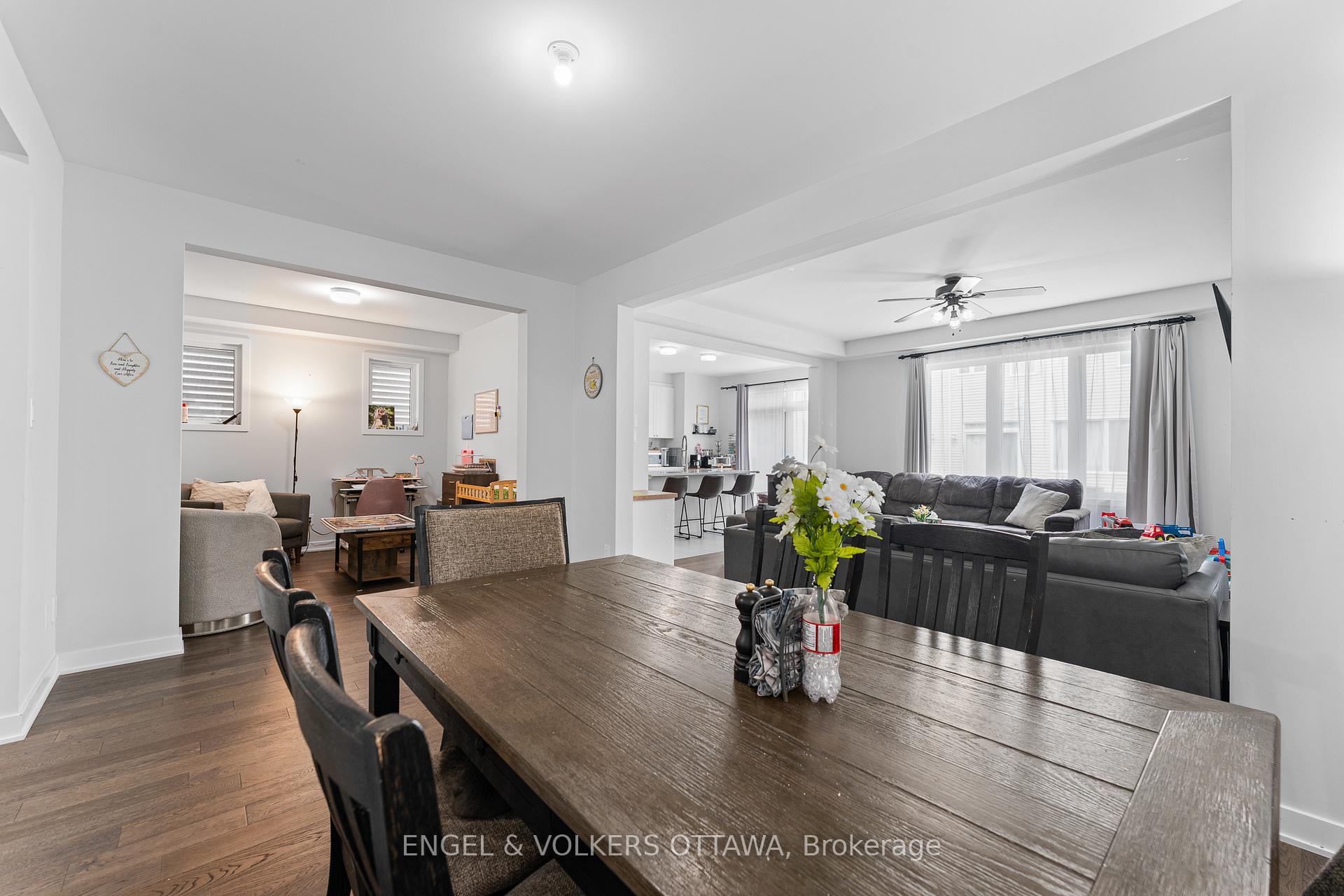 Photo 9 of 185 Yearling Circle, Ottawa, Goulbourn Twp From Franktown Rd/South To Rideau — HOMEH