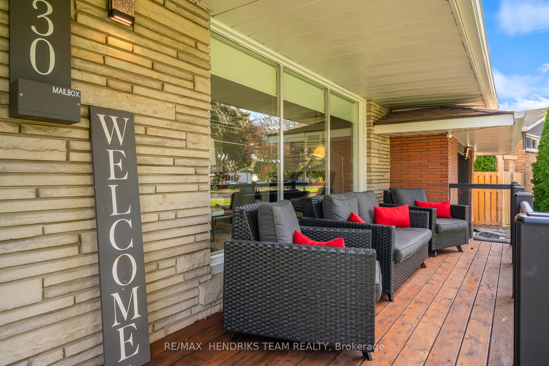 Photo 4 of 30 Bessborough Drive, St. Catharines, Bunting/Linwell — HOMEH