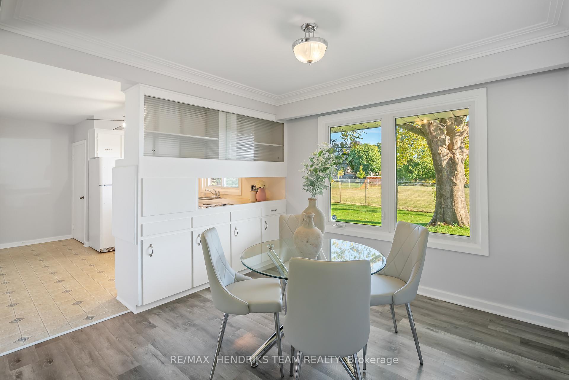 Photo 10 of 30 Bessborough Drive, St. Catharines, Bunting/Linwell — HOMEH