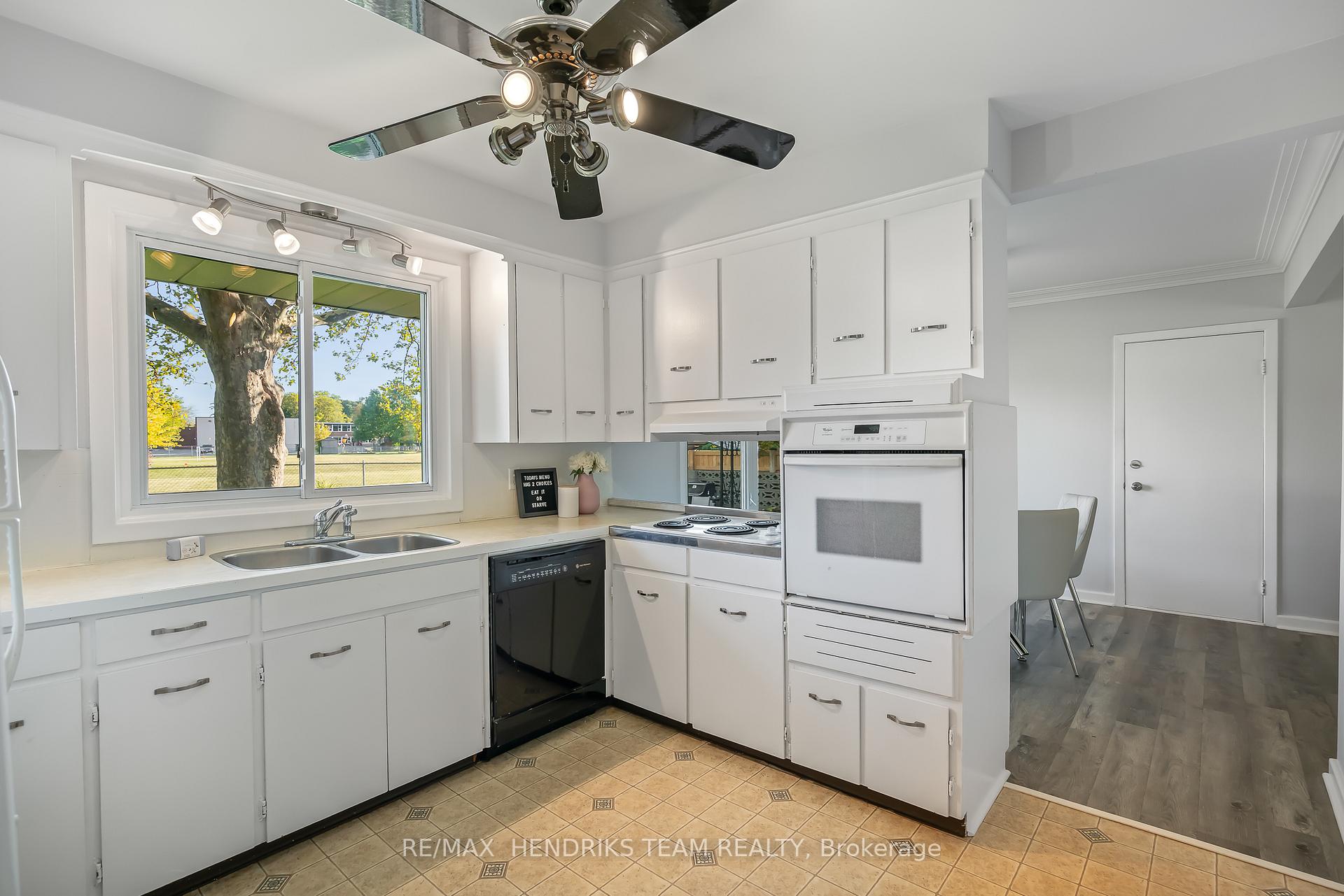 Photo 11 of 30 Bessborough Drive, St. Catharines, Bunting/Linwell — HOMEH