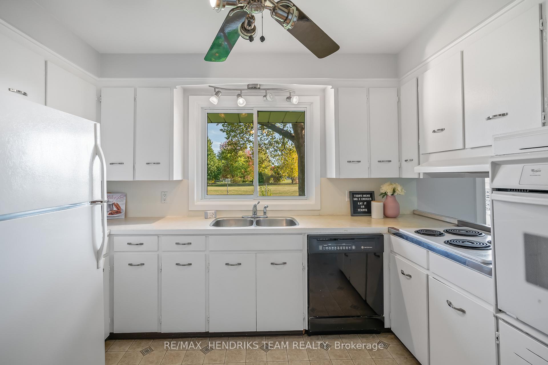 Photo 12 of 30 Bessborough Drive, St. Catharines, Bunting/Linwell — HOMEH