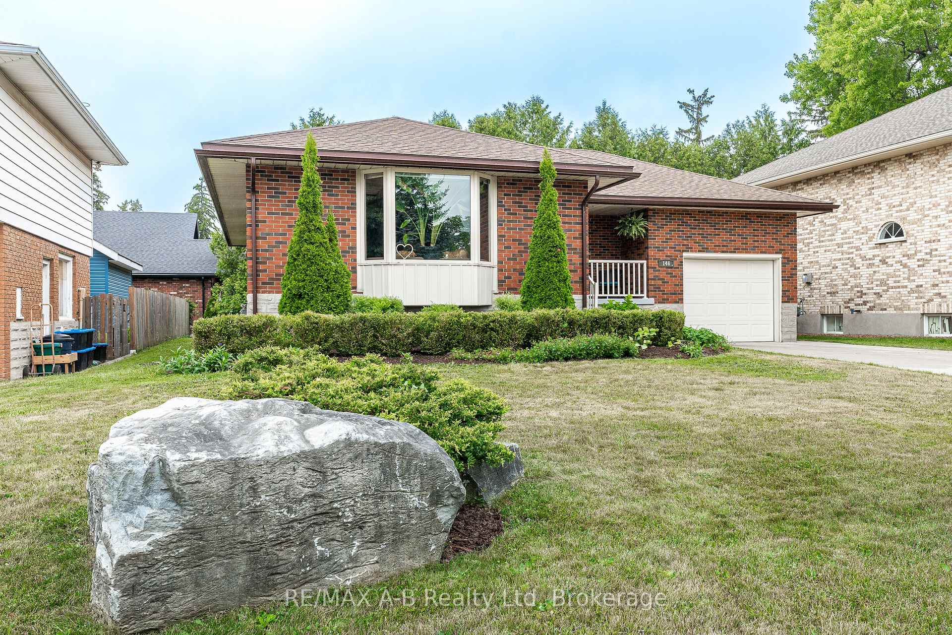 Photo 2 of 146 John Street S, Stratford — HOMEH