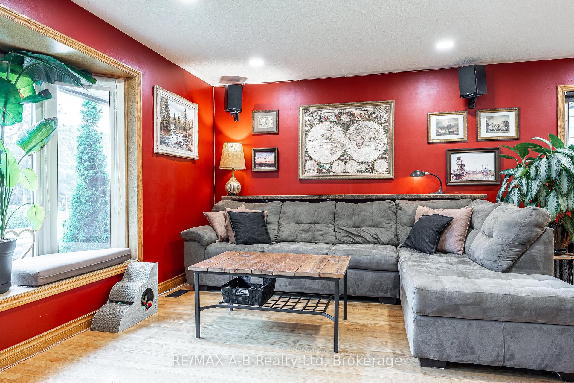 Photo 5 of 146 John Street S, Stratford — HOMEH