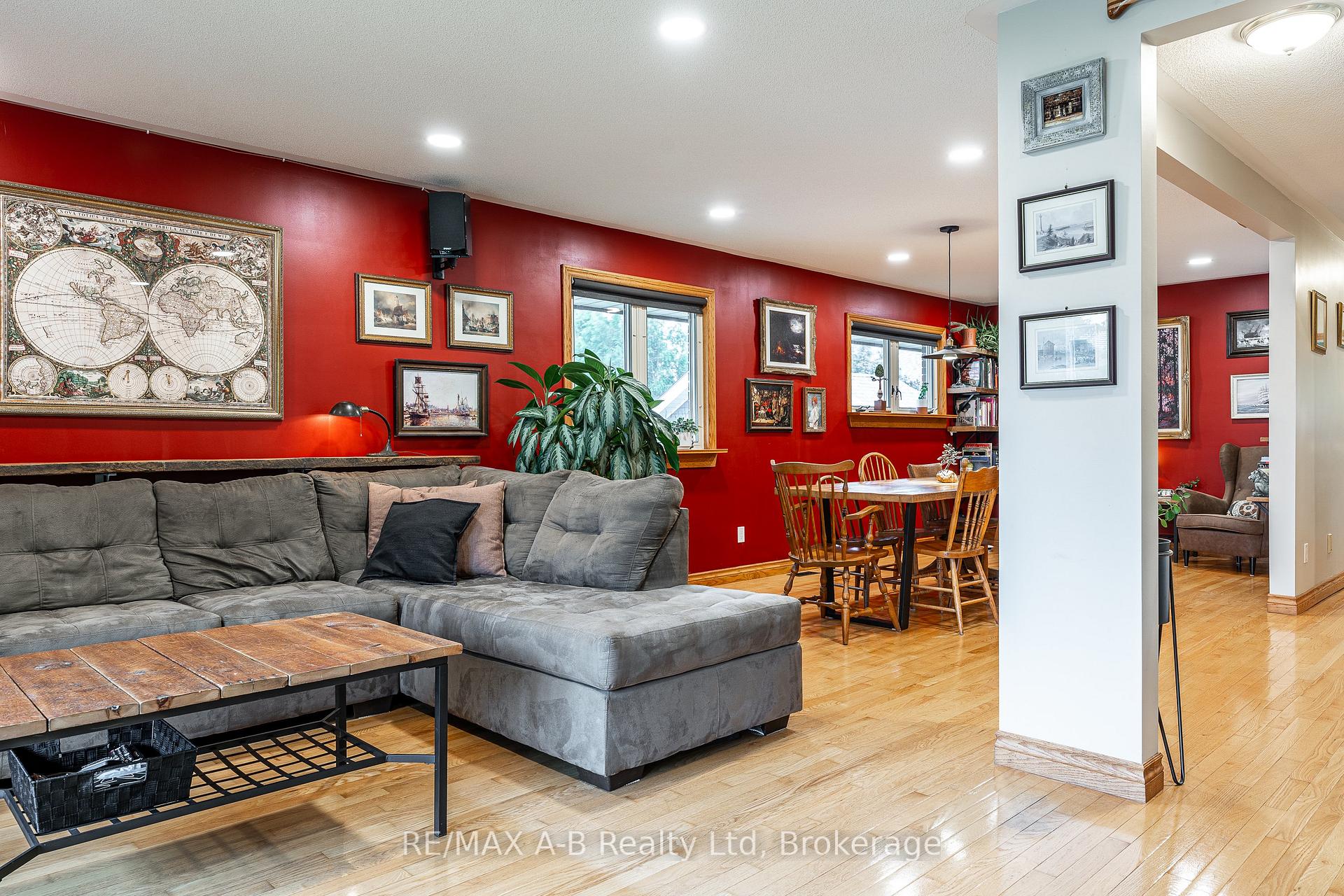 Photo 6 of 146 John Street S, Stratford — HOMEH