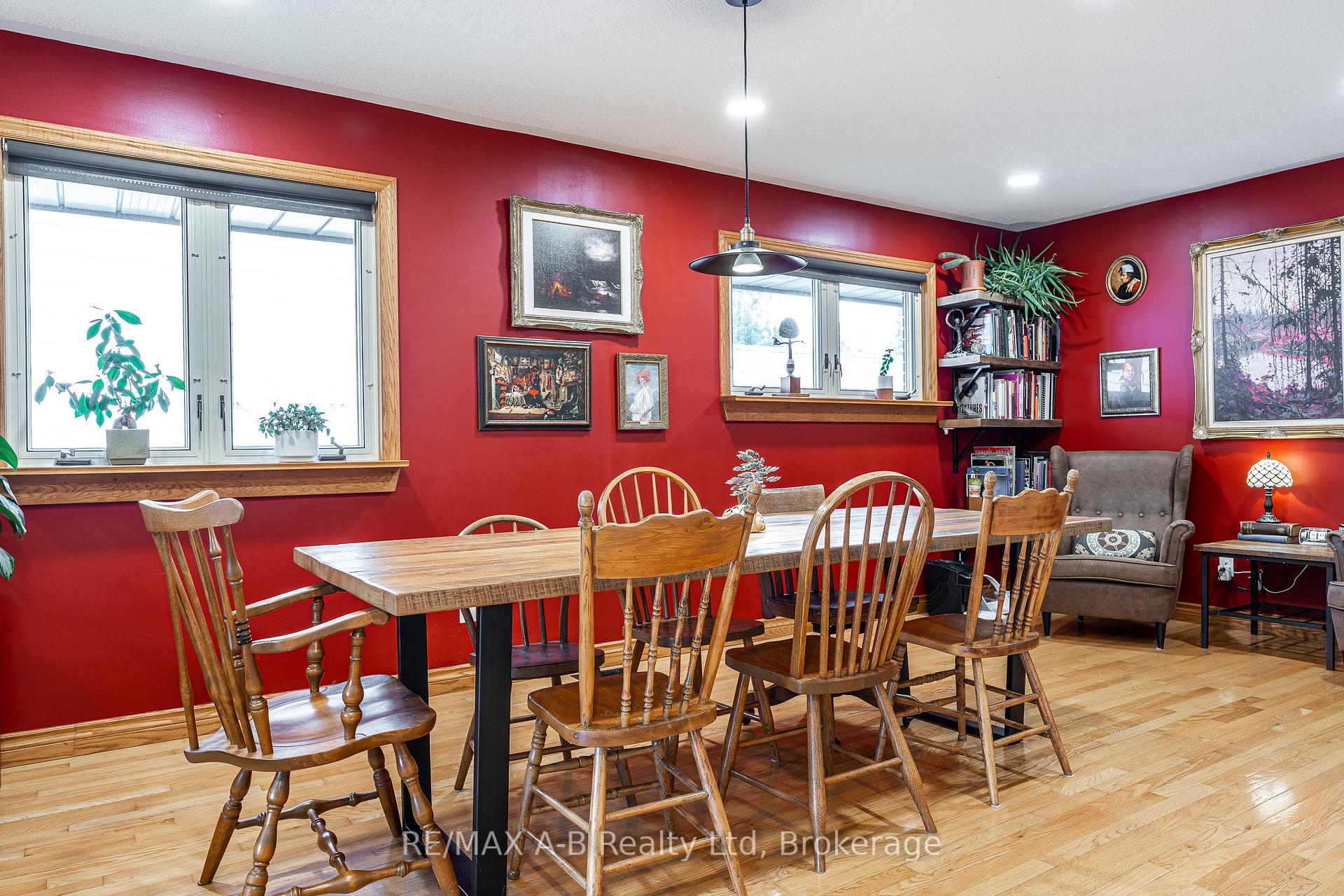 Photo 9 of 146 John Street S, Stratford — HOMEH
