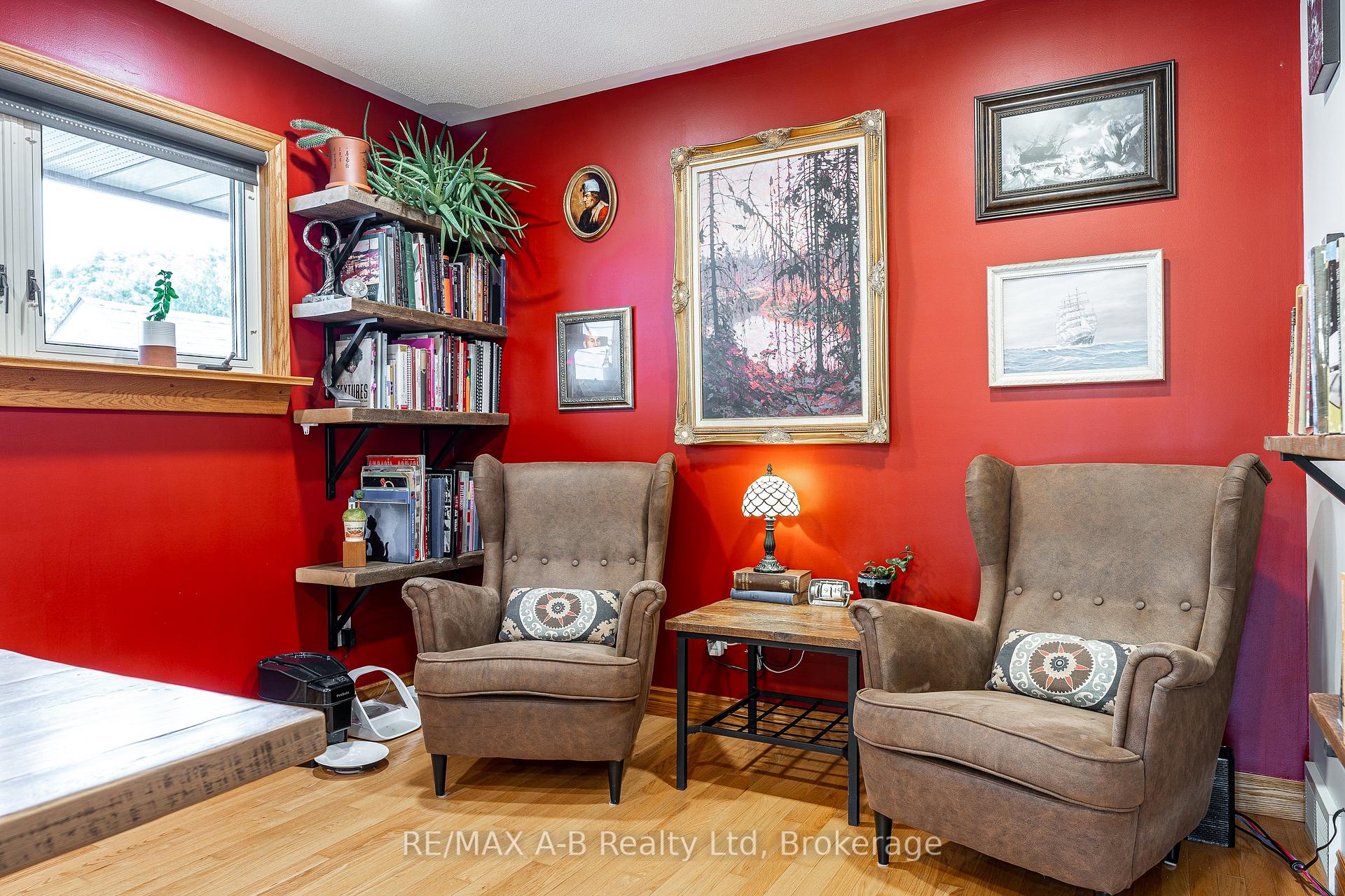 Photo 10 of 146 John Street S, Stratford — HOMEH