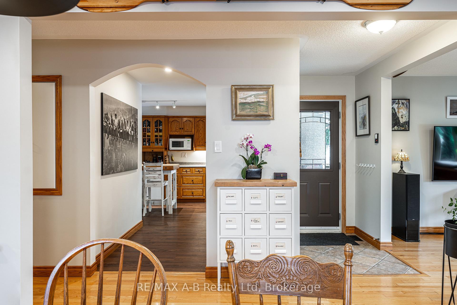 Photo 12 of 146 John Street S, Stratford — HOMEH