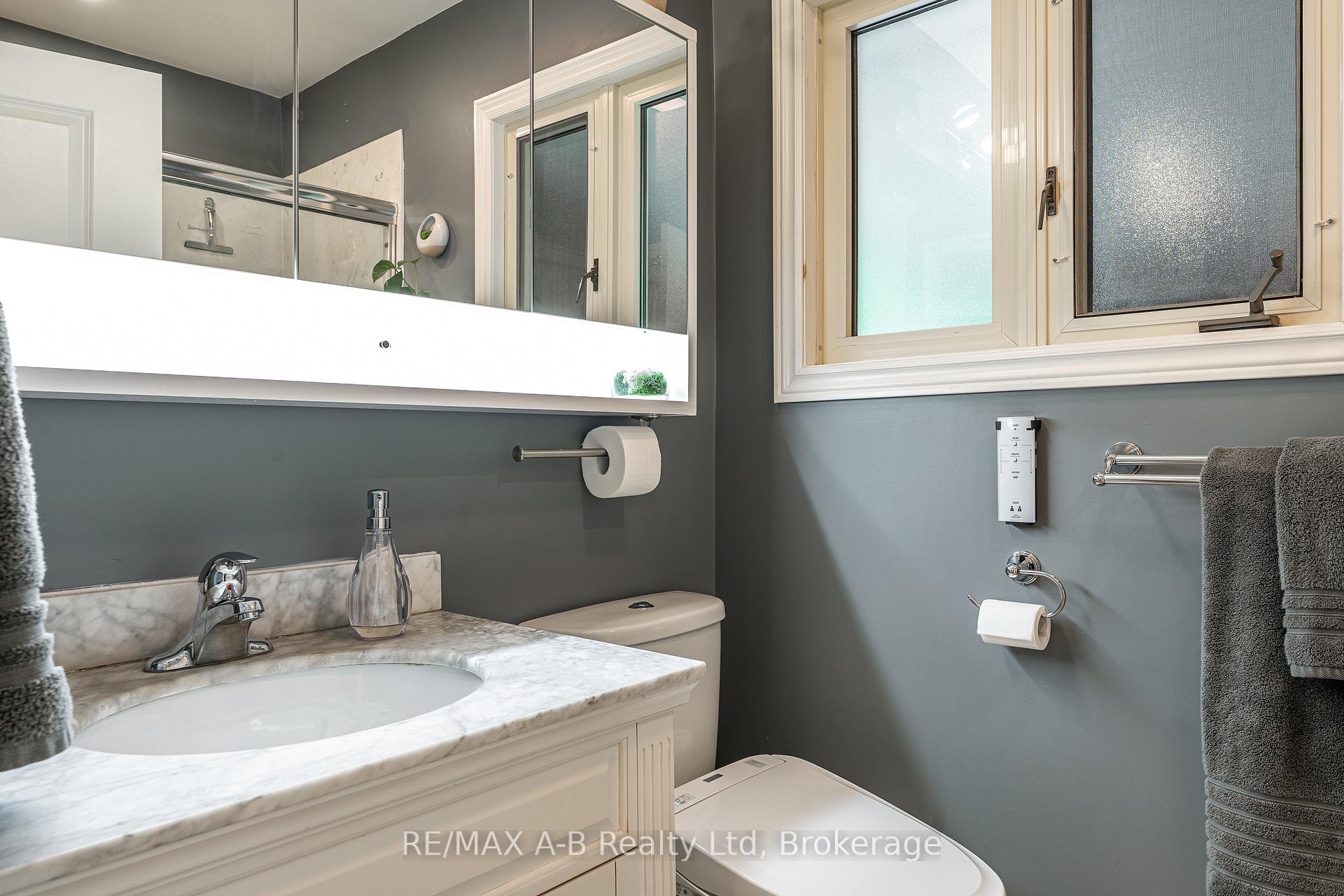 Photo 14 of 146 John Street S, Stratford — HOMEH