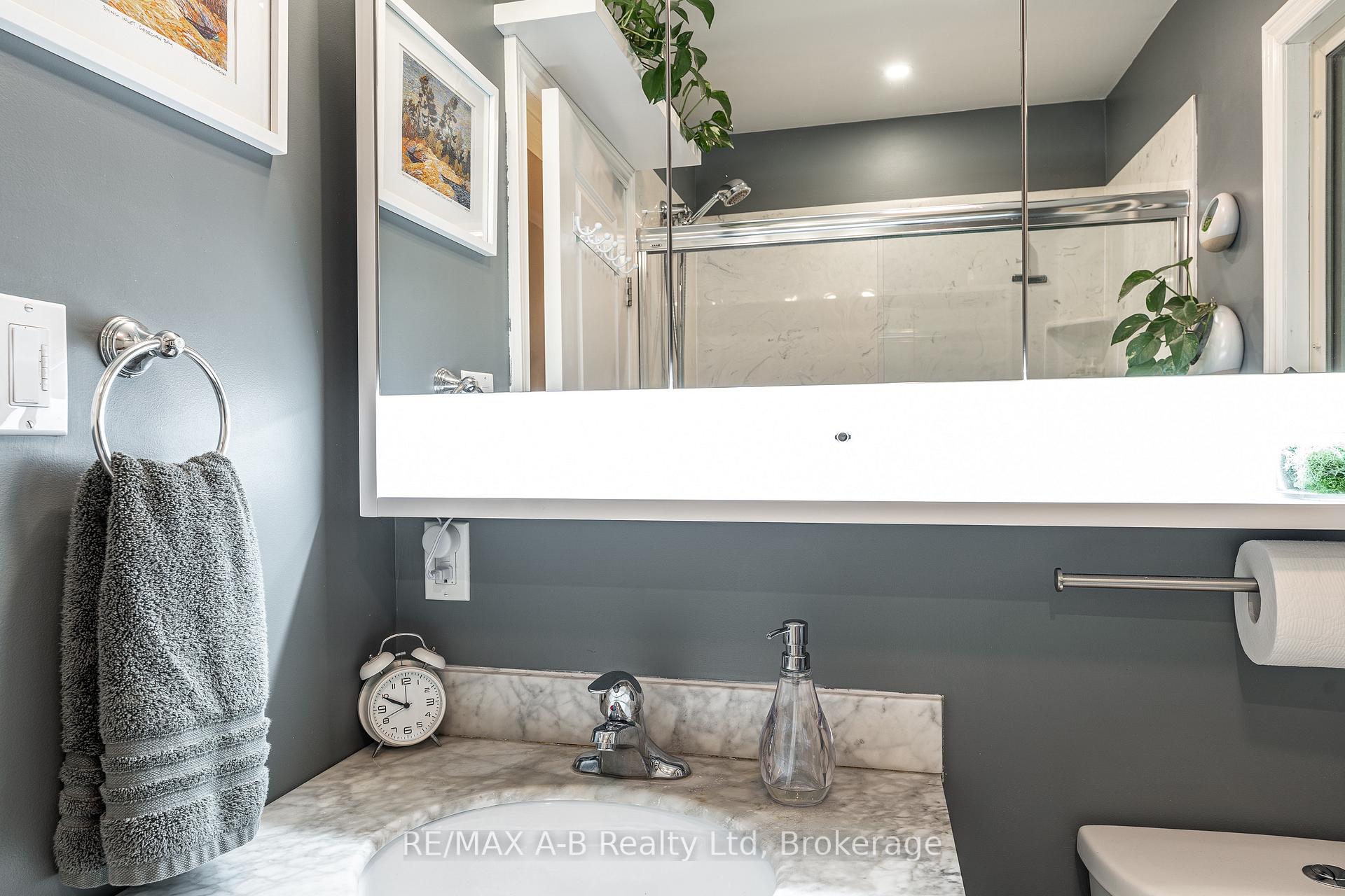 Photo 15 of 146 John Street S, Stratford — HOMEH