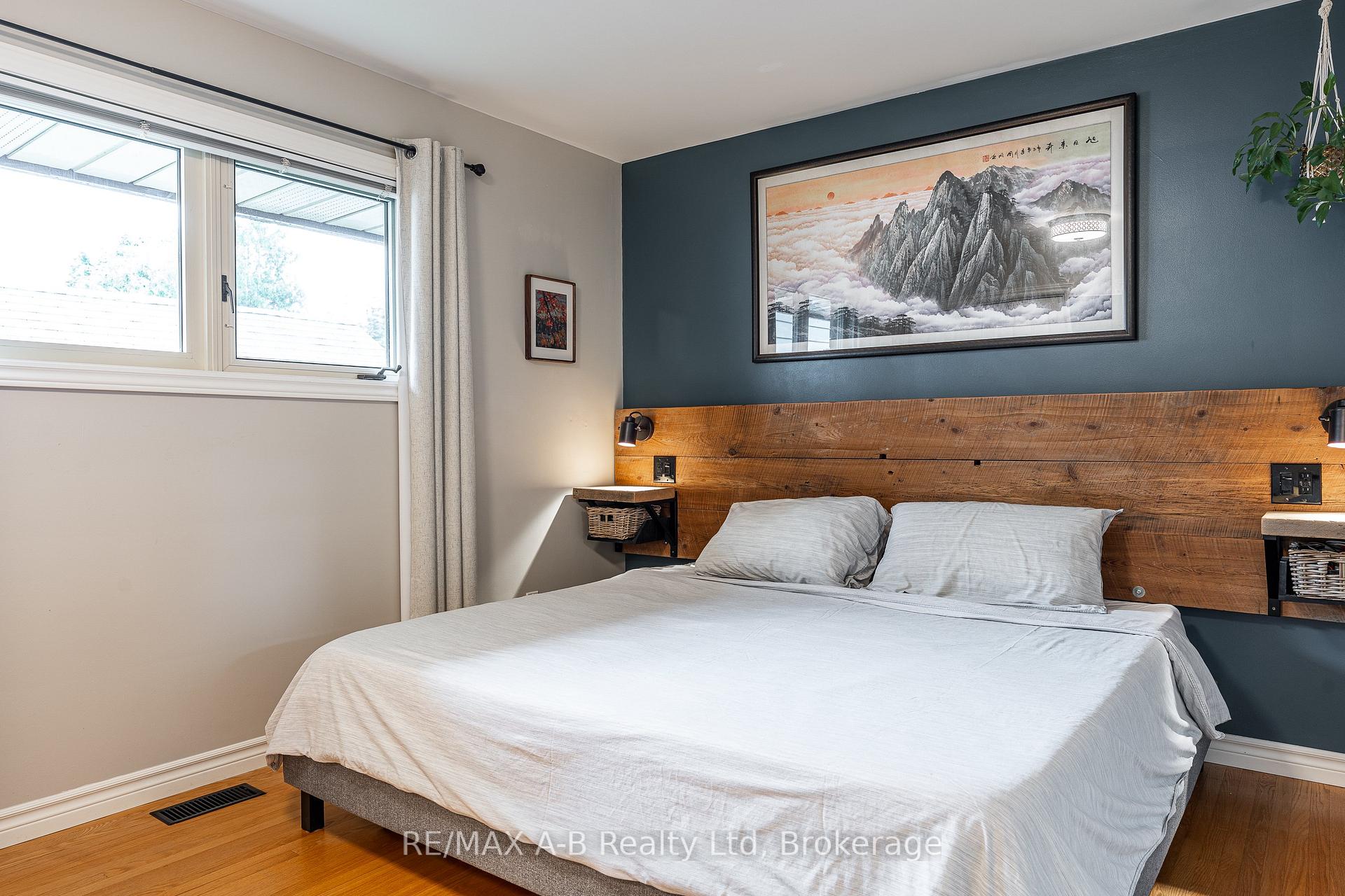 Photo 16 of 146 John Street S, Stratford — HOMEH