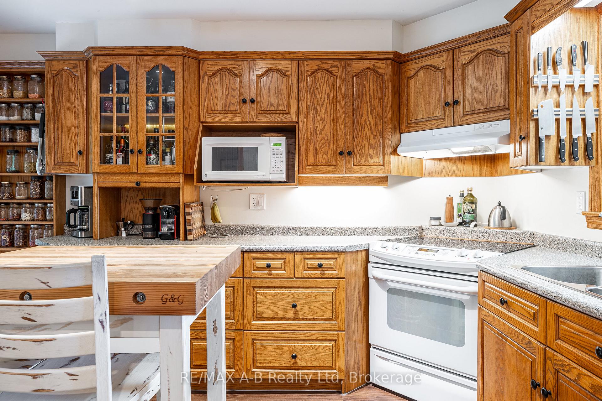 Photo 20 of 146 John Street S, Stratford — HOMEH