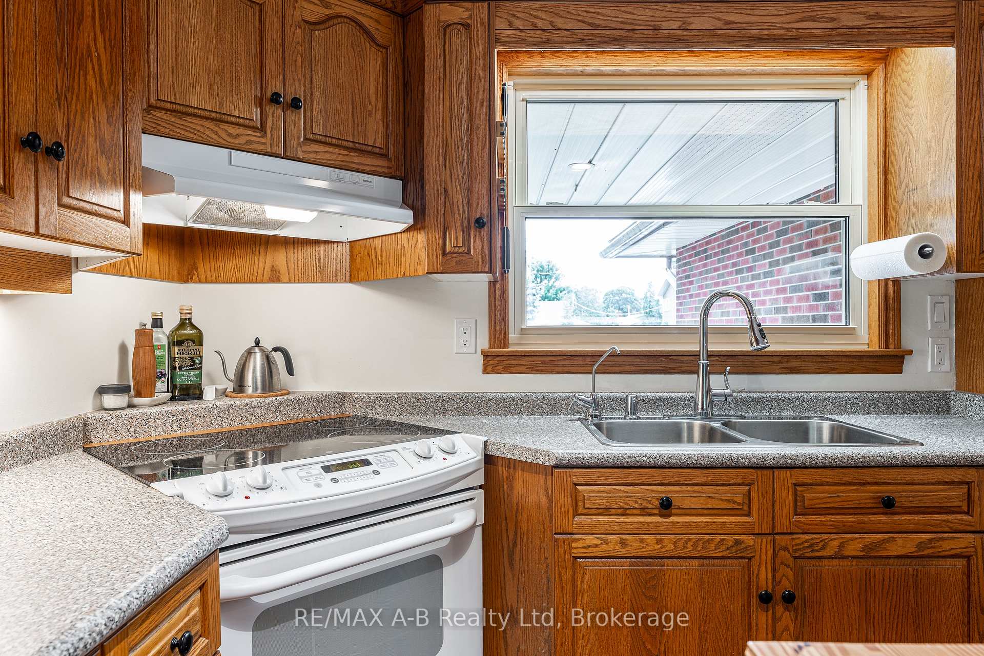 Photo 22 of 146 John Street S, Stratford — HOMEH