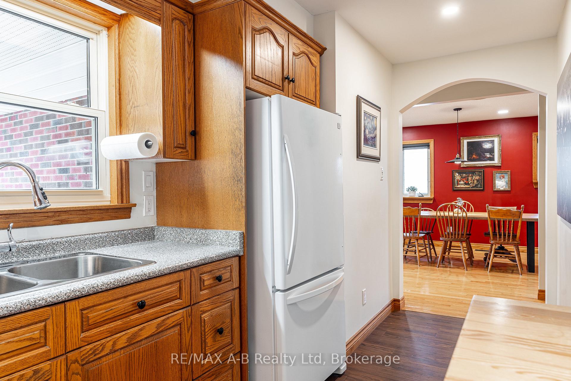 Photo 23 of 146 John Street S, Stratford — HOMEH