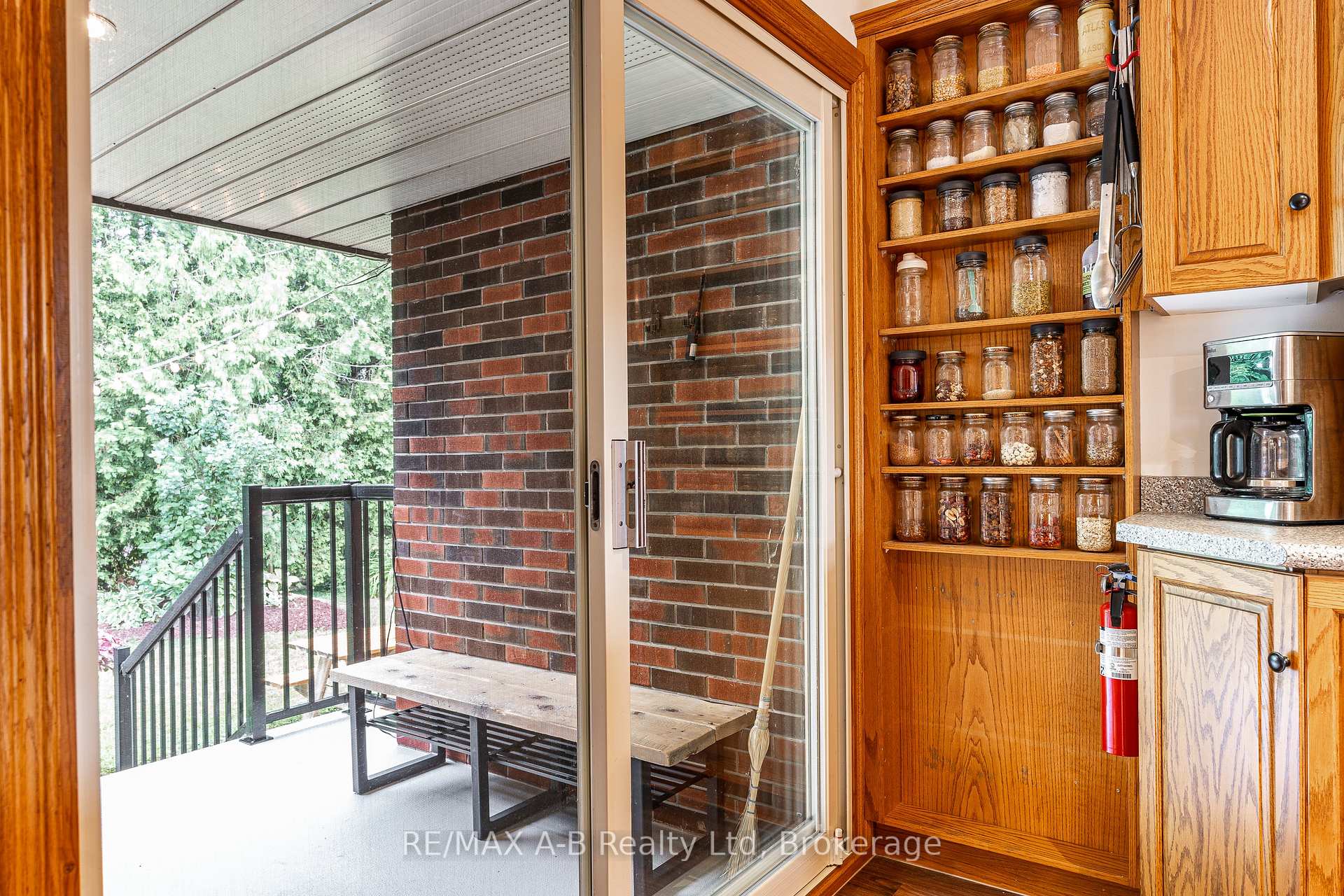 Photo 24 of 146 John Street S, Stratford — HOMEH