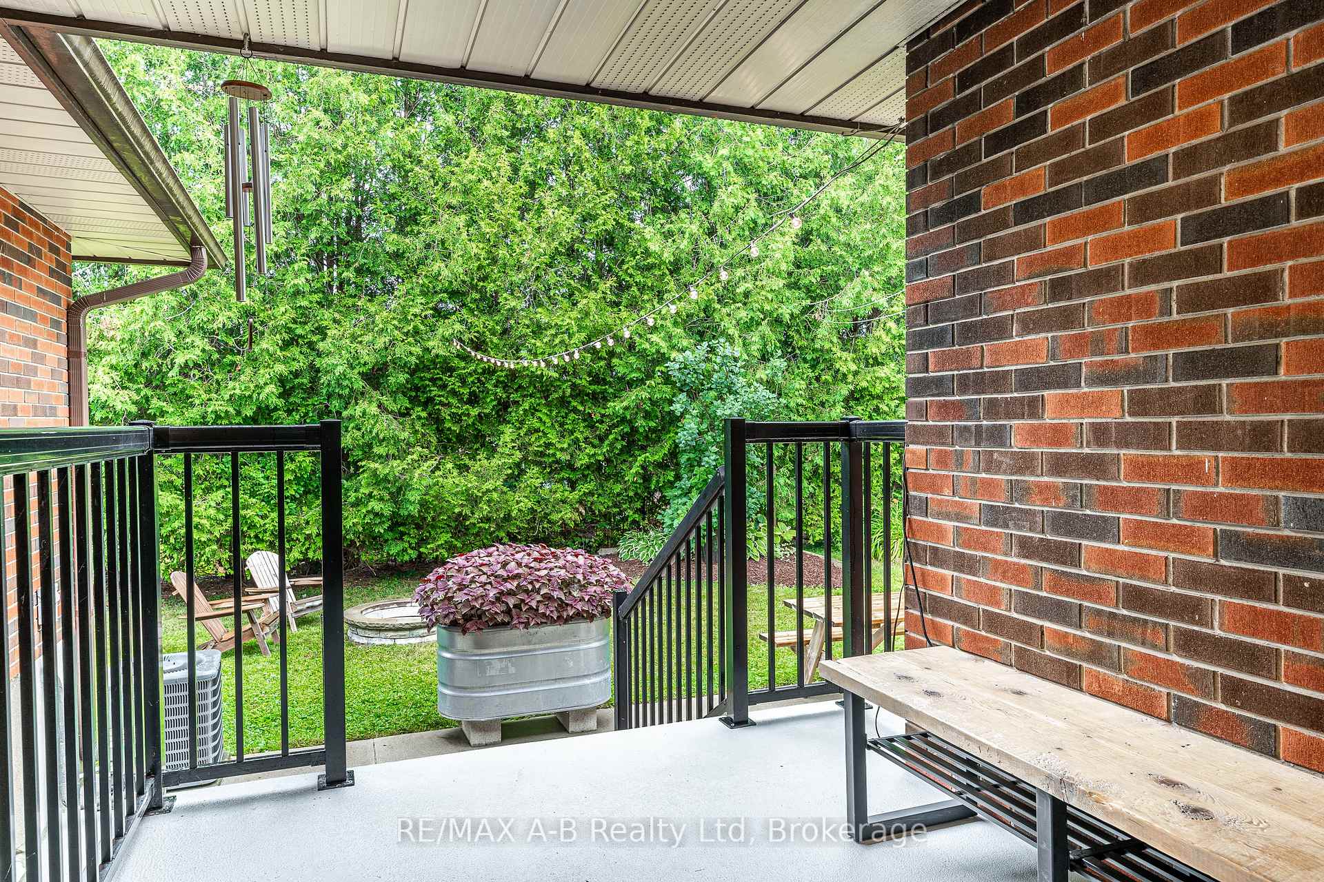 Photo 25 of 146 John Street S, Stratford — HOMEH