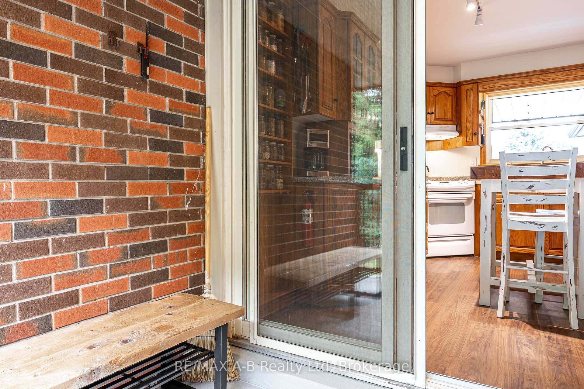Photo 27 of 146 John Street S, Stratford — HOMEH