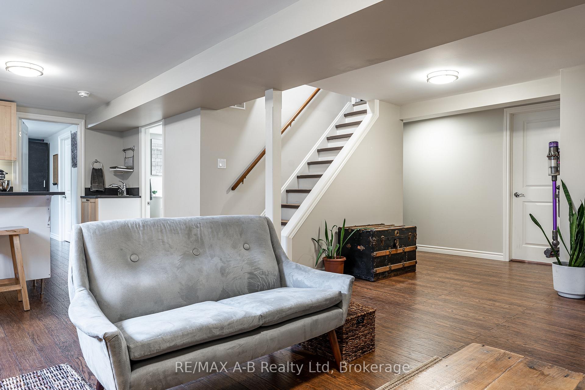 Photo 28 of 146 John Street S, Stratford — HOMEH
