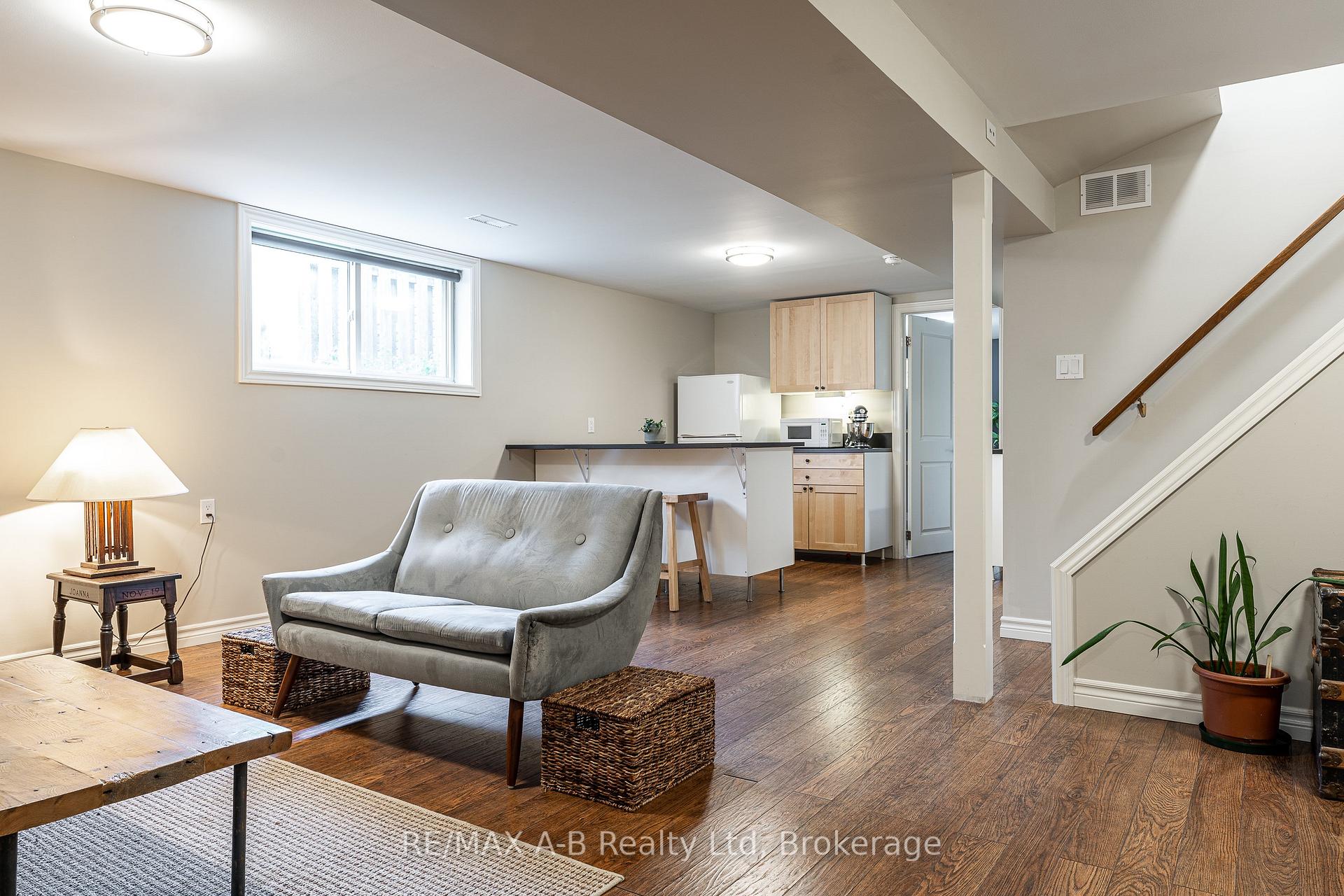 Photo 29 of 146 John Street S, Stratford — HOMEH