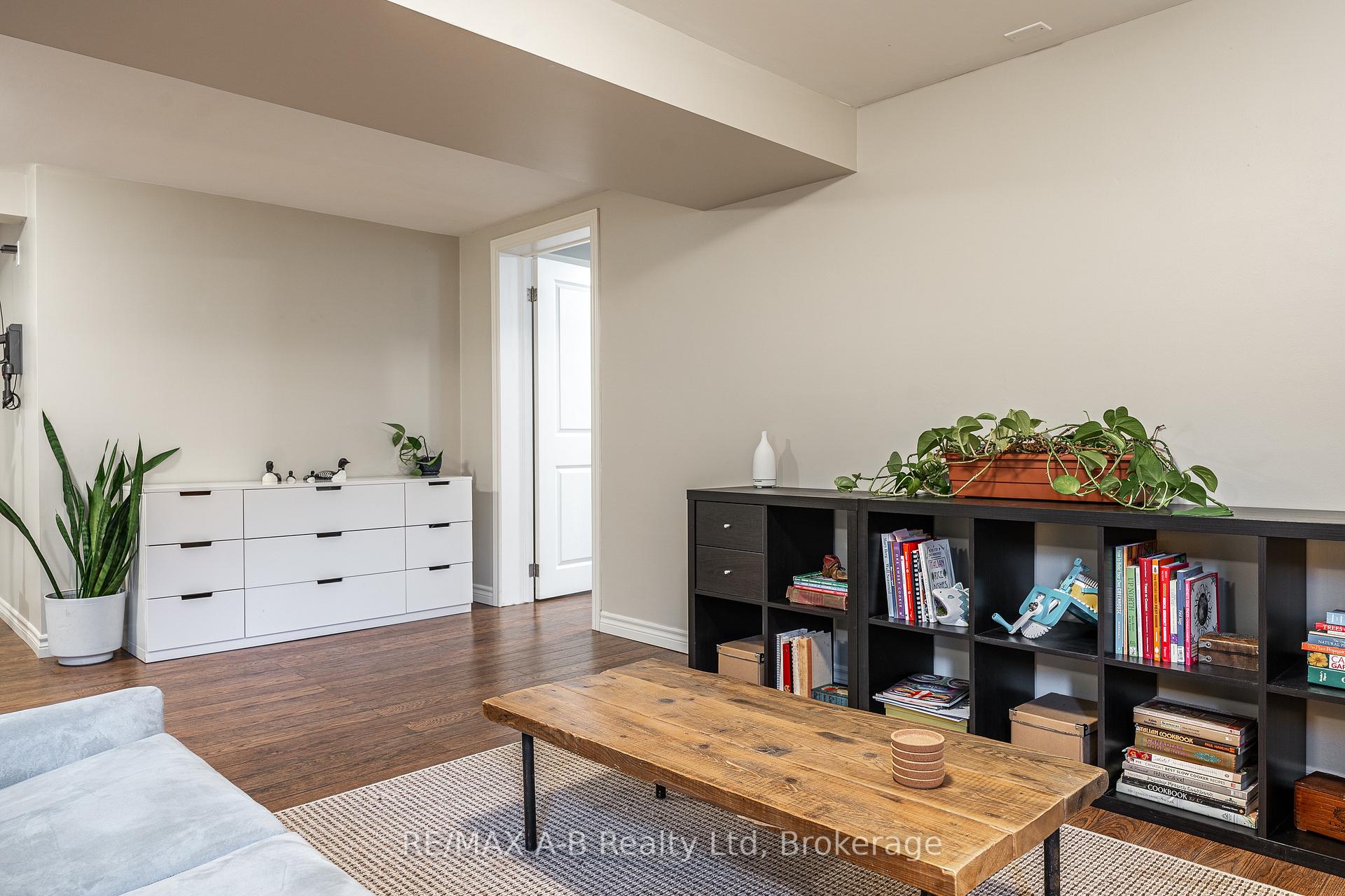 Photo 31 of 146 John Street S, Stratford — HOMEH