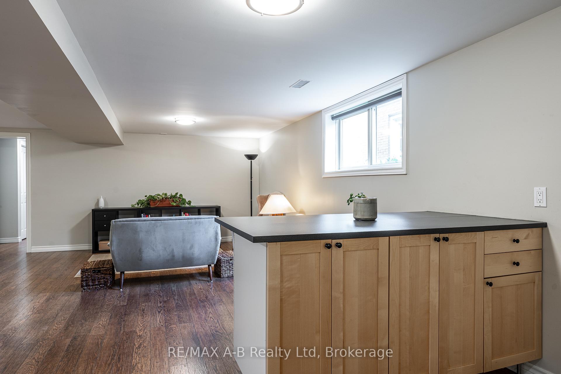 Photo 34 of 146 John Street S, Stratford — HOMEH
