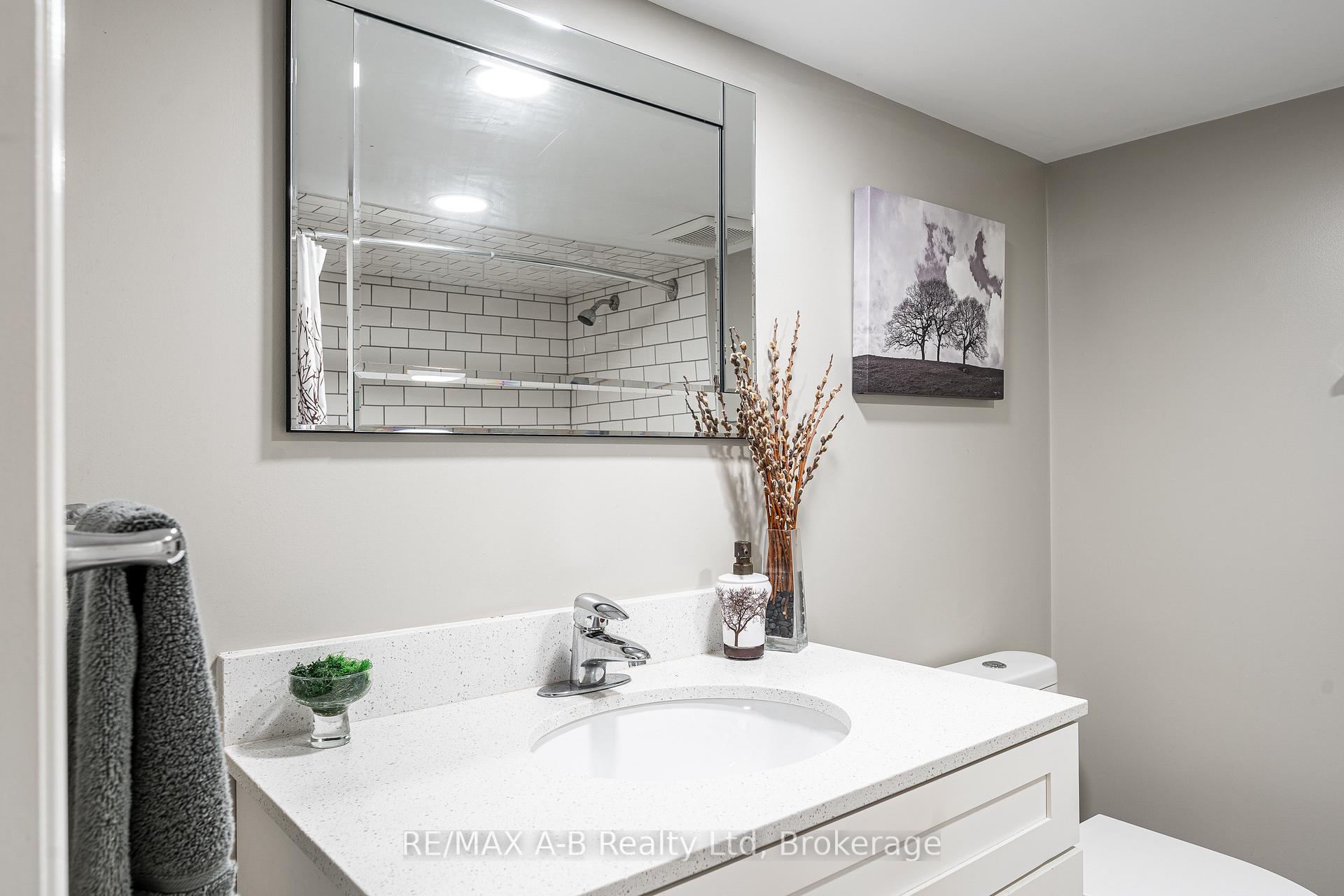 Photo 36 of 146 John Street S, Stratford — HOMEH
