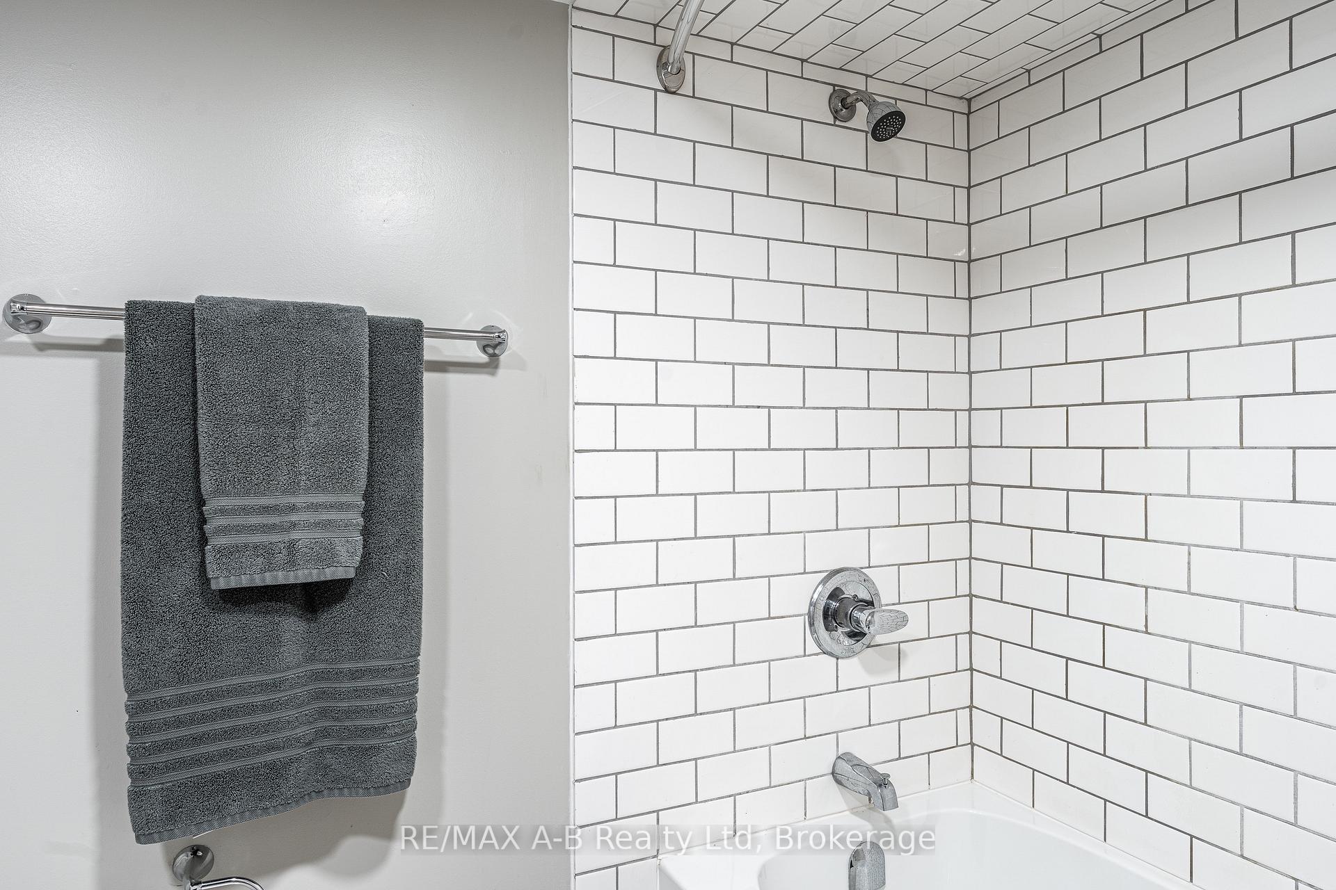 Photo 37 of 146 John Street S, Stratford — HOMEH