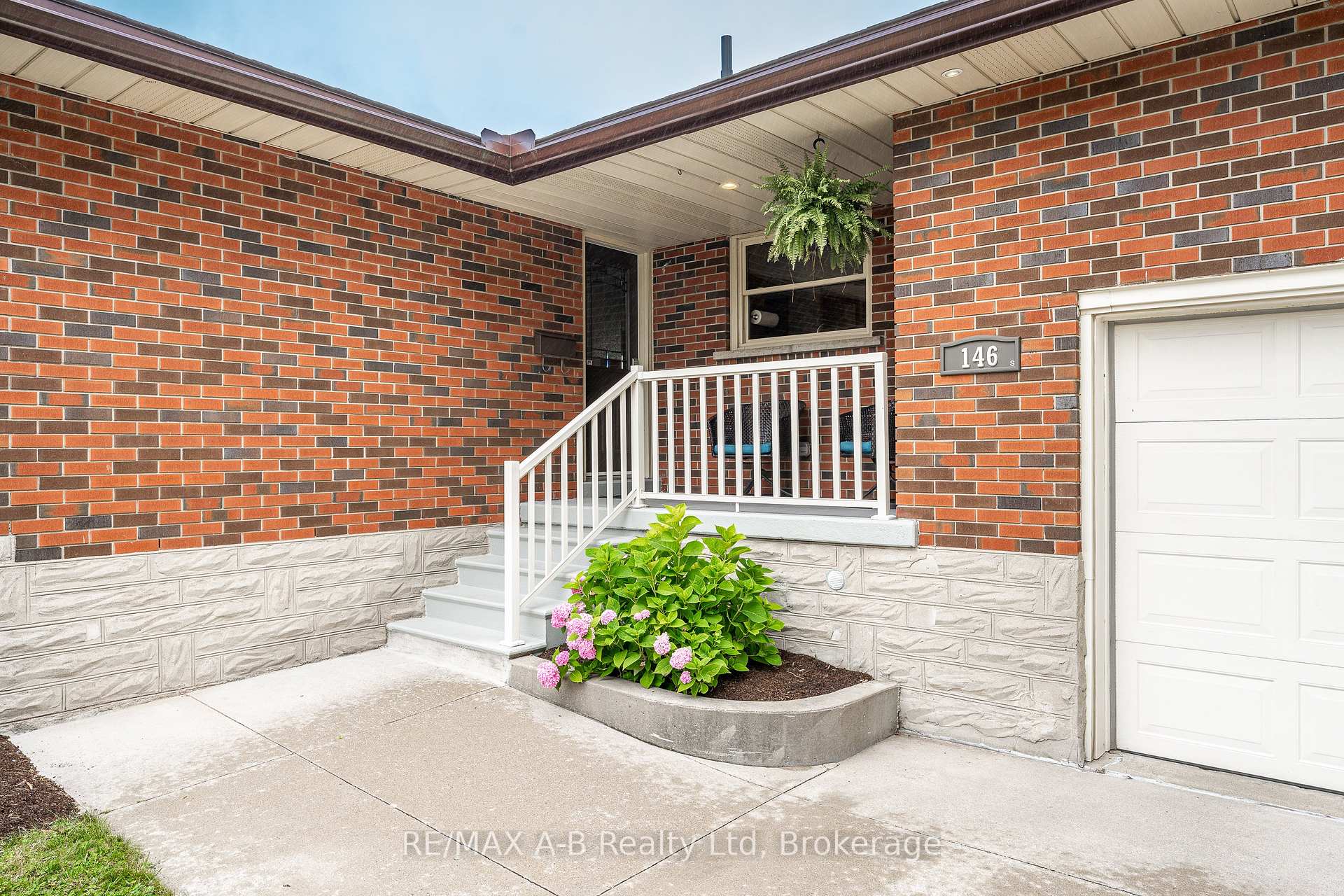 Photo 43 of 146 John Street S, Stratford — HOMEH